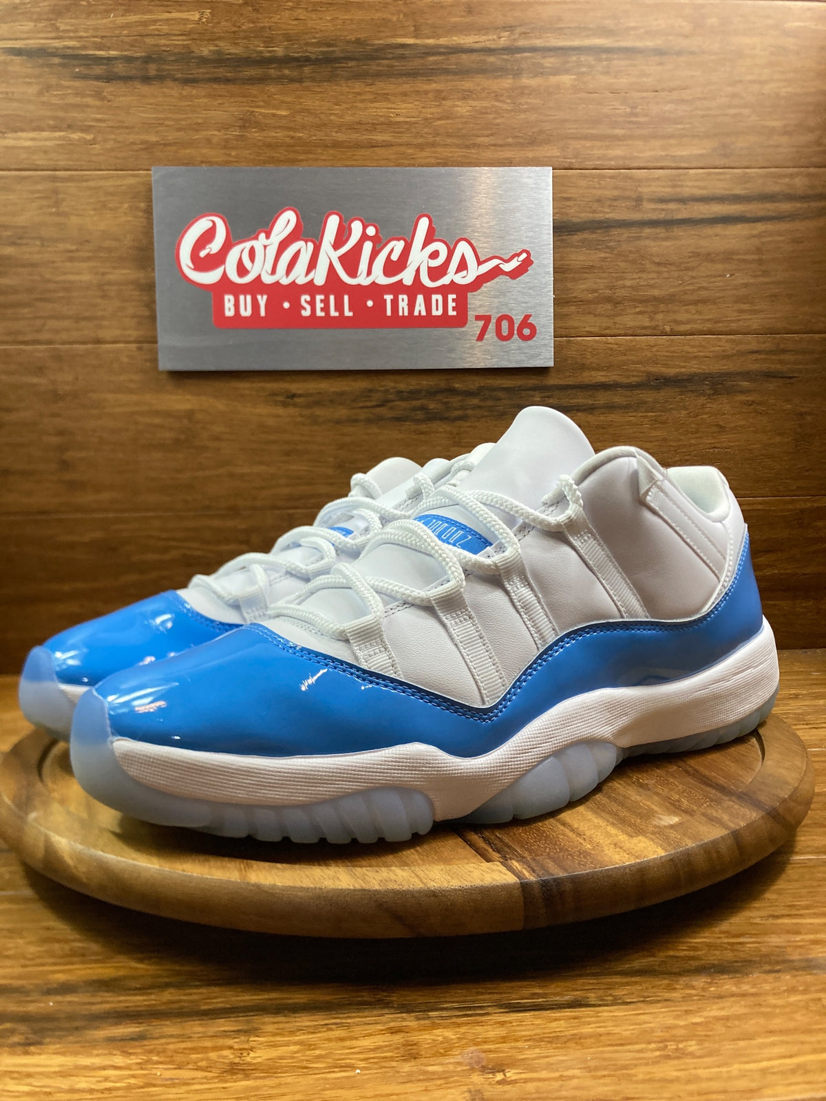 Jordan 11 Retro Low University Blue (2026)