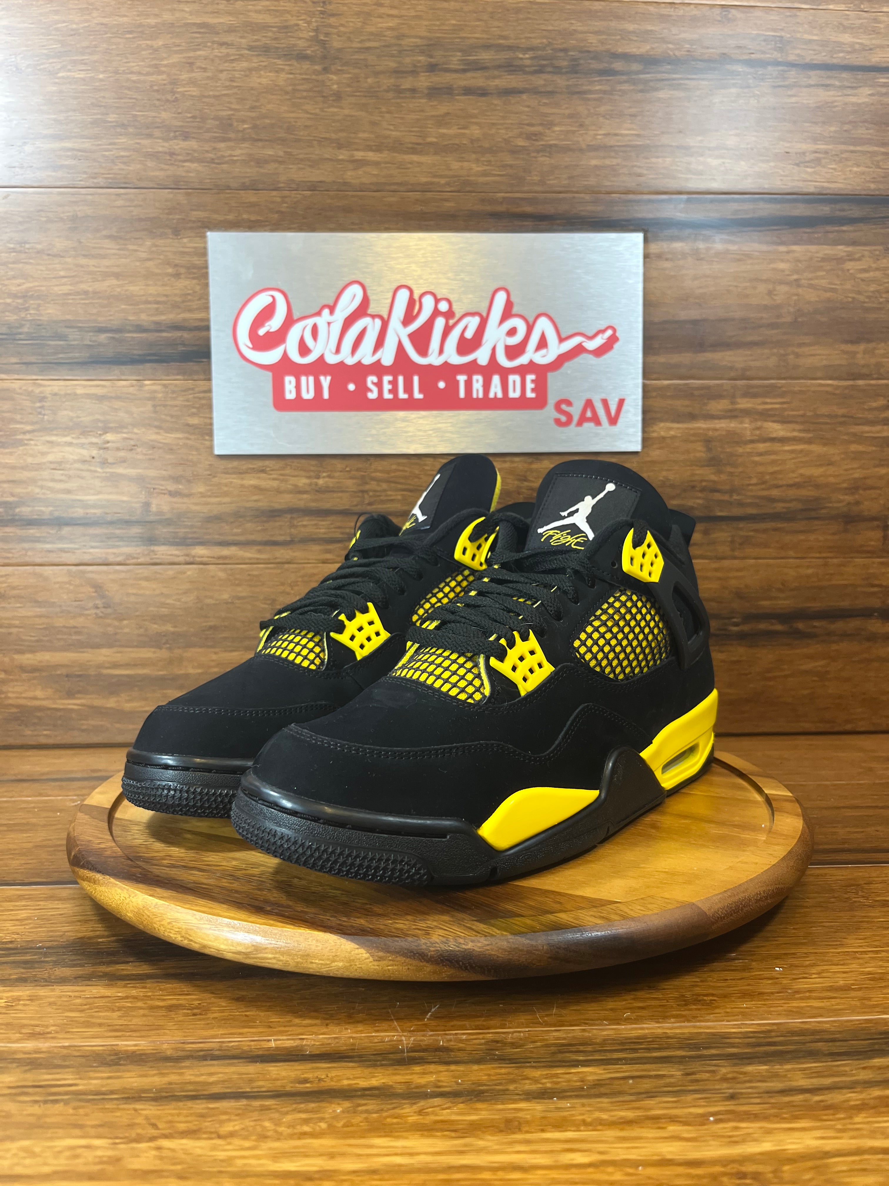 Jordan 4 Retro Thunder (2023)