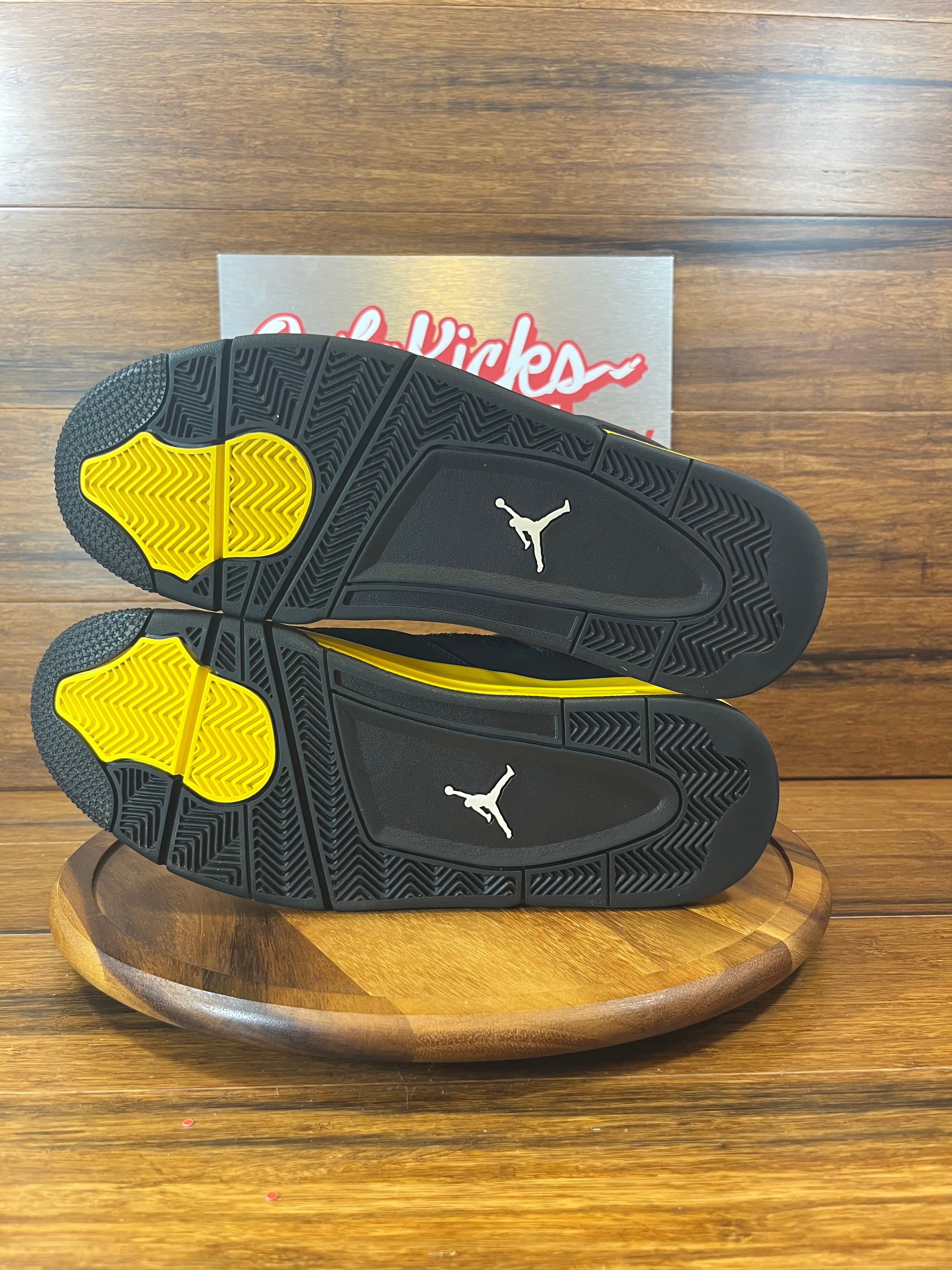 Jordan 4 Retro Thunder (2023)