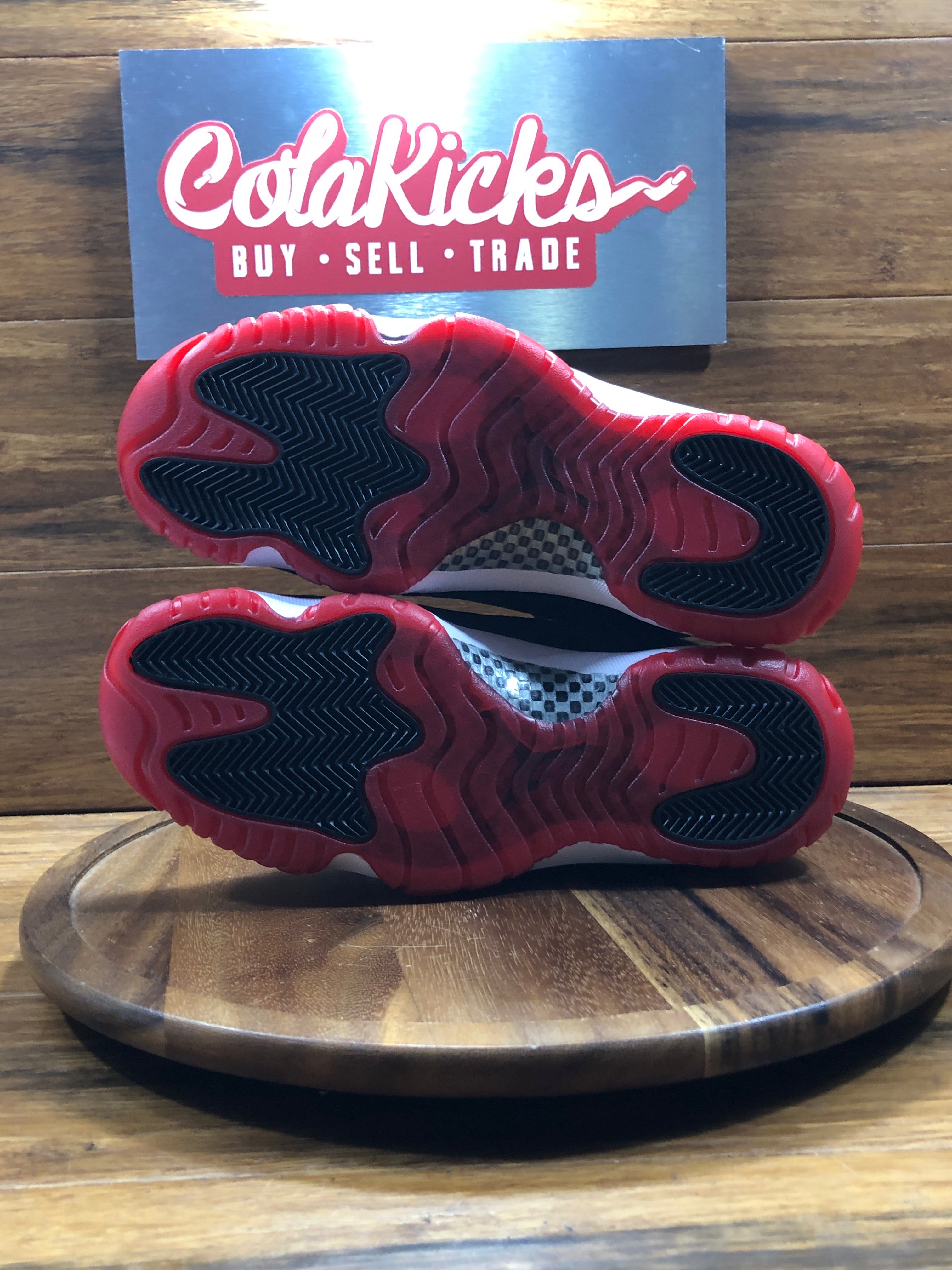 Jordan 11 Retro Bred Velvet (Women's)