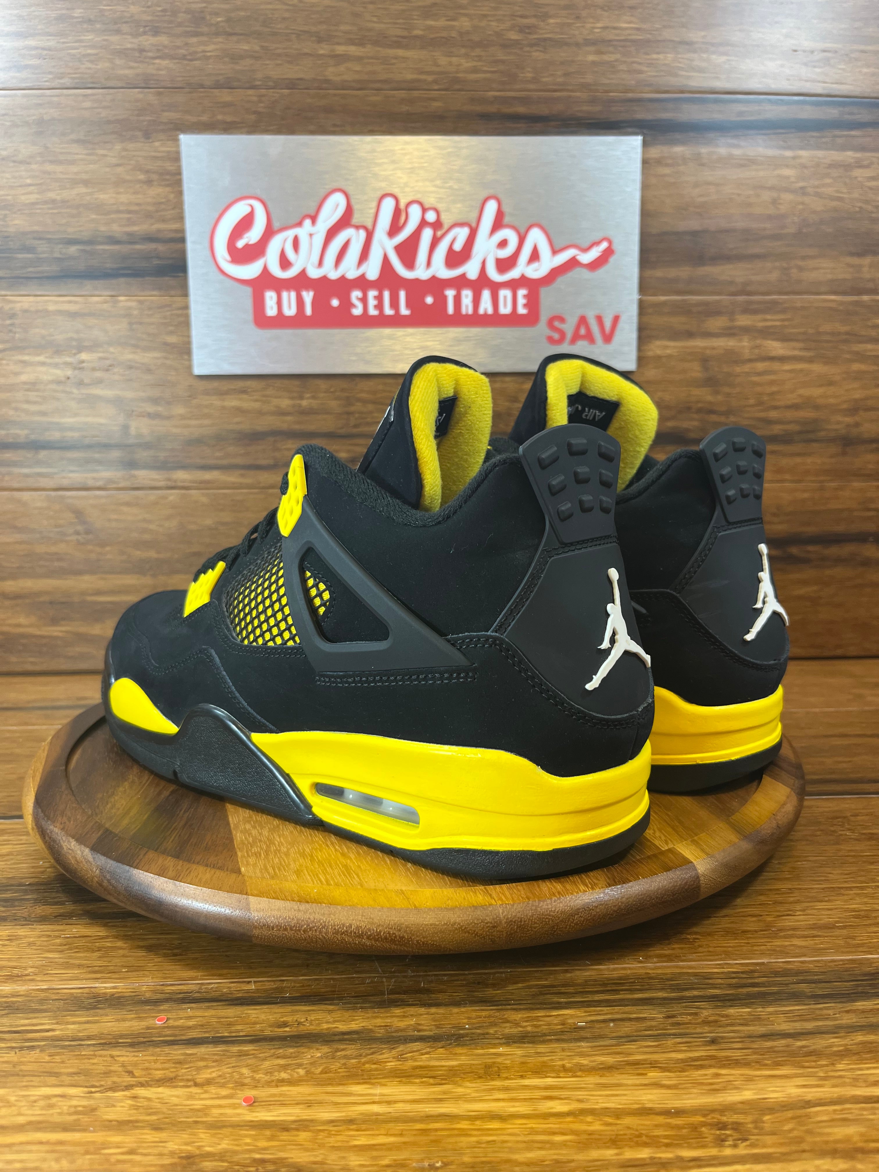 Jordan 4 Retro Thunder (2023)