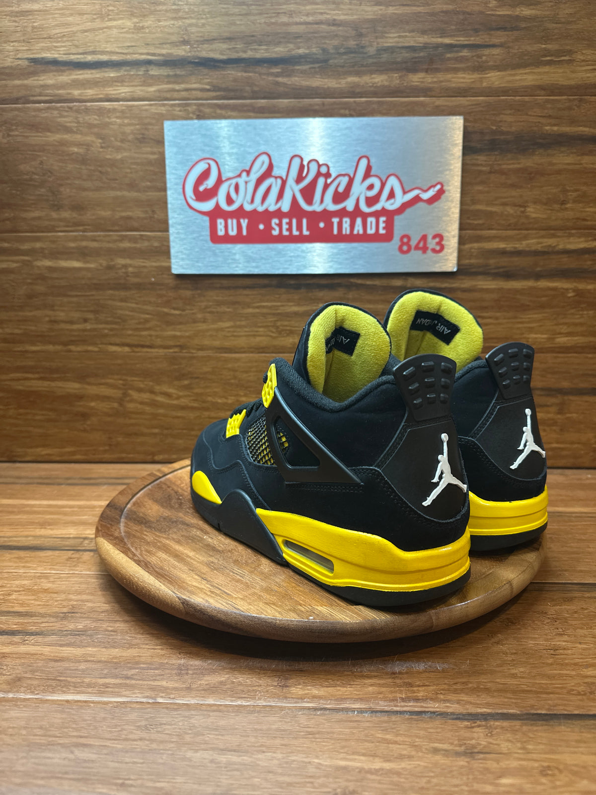 Jordan 4 Retro Thunder (2023)