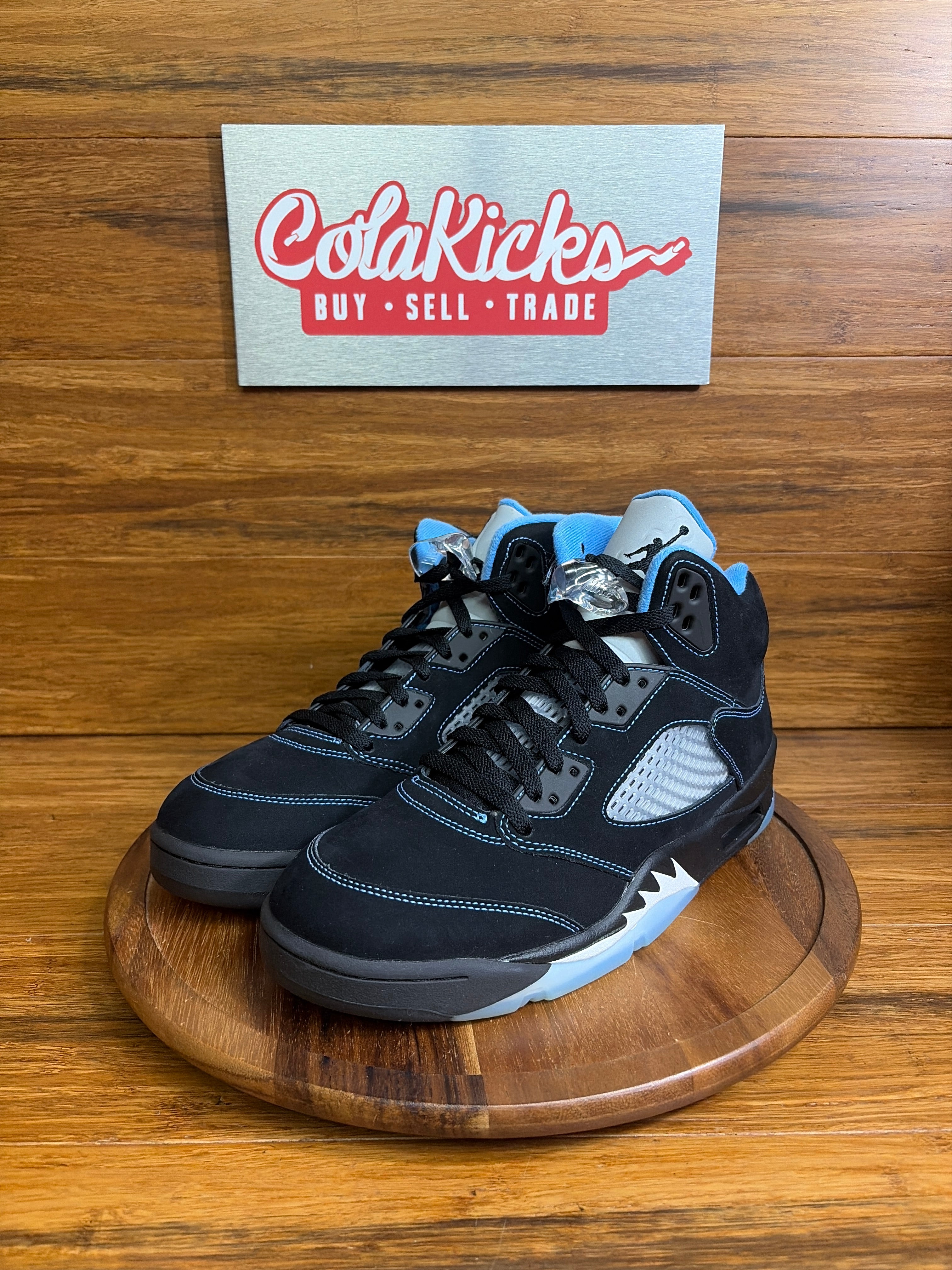 Jordan 5 Retro Black University Blue (2026)