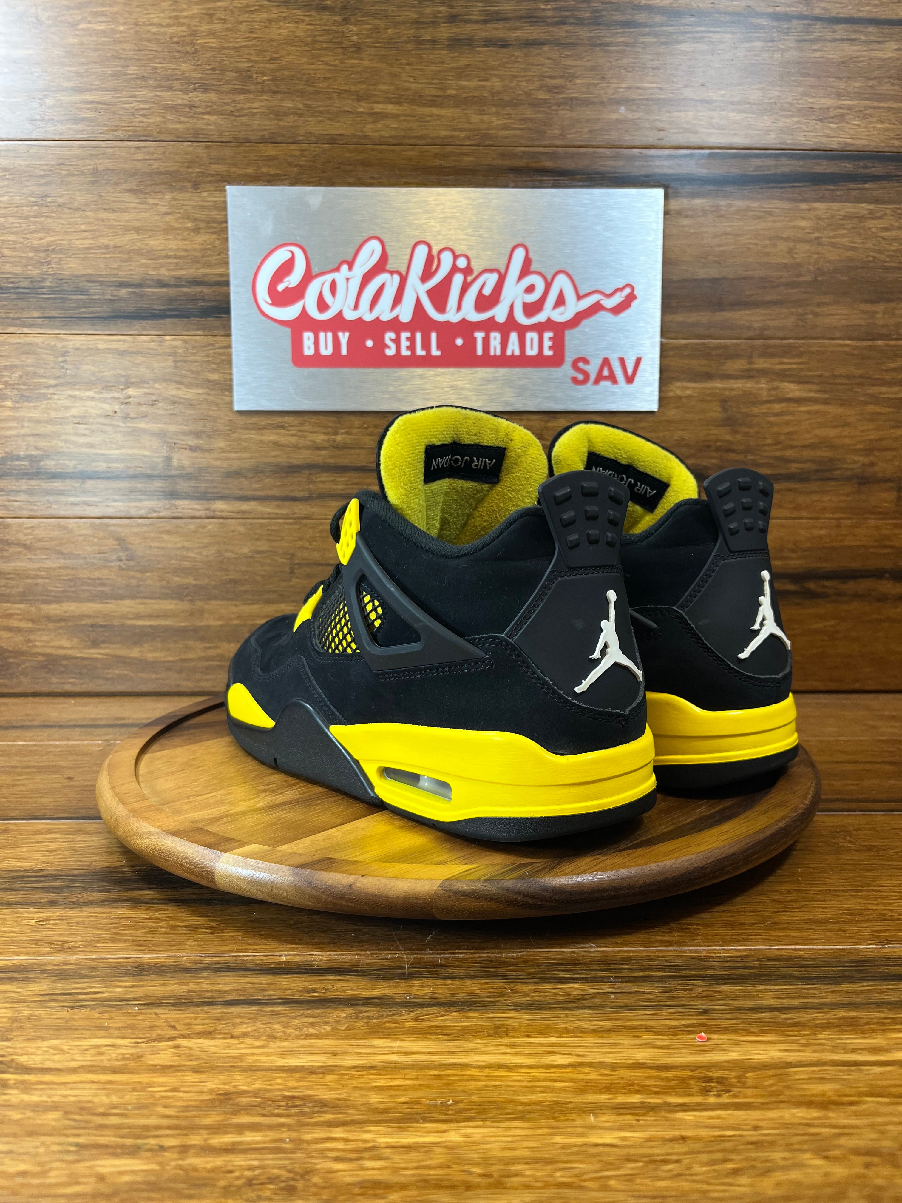 Jordan 4 Retro Thunder (2023)