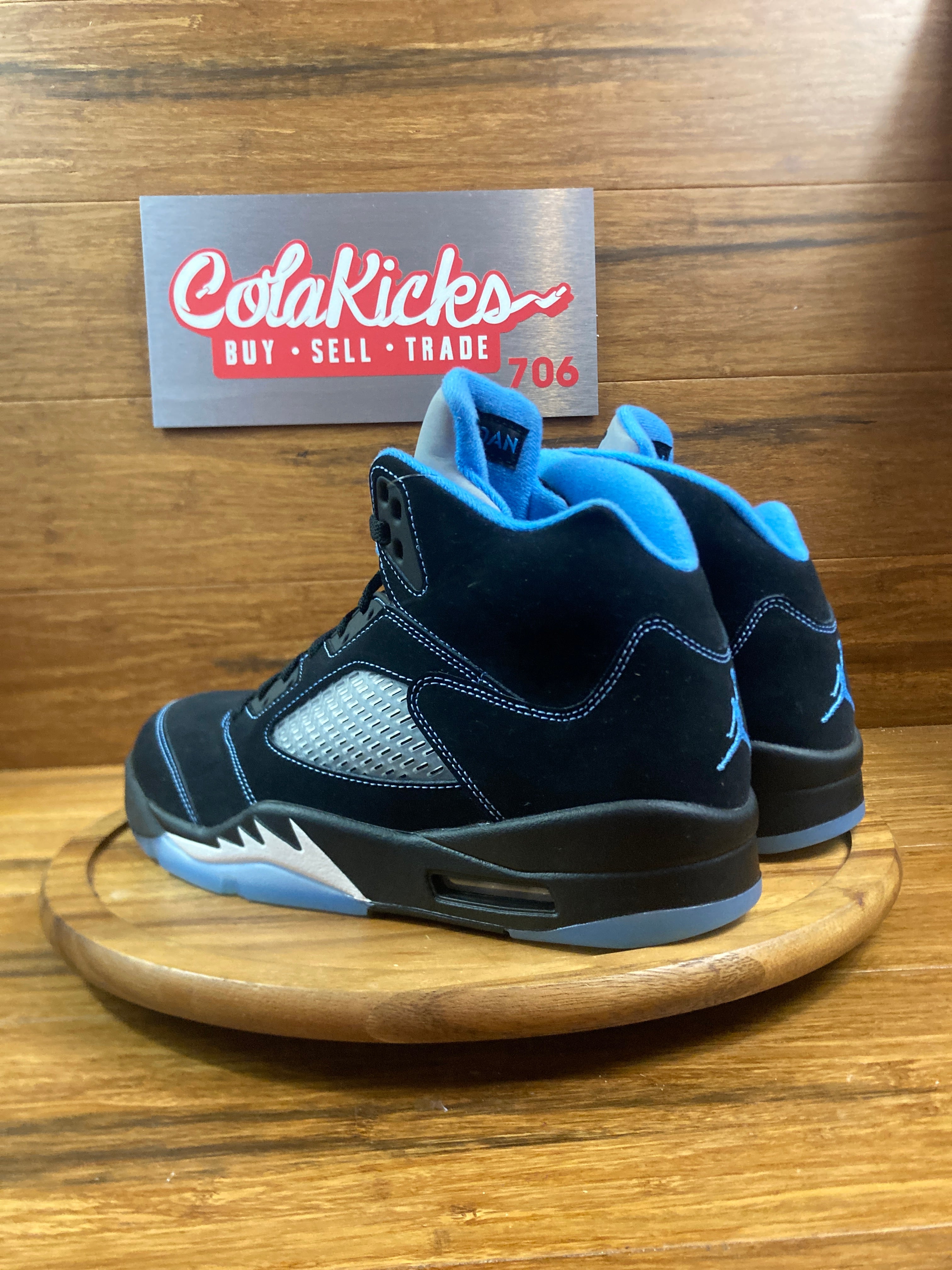 Jordan 5 Retro Black University Blue (2026)