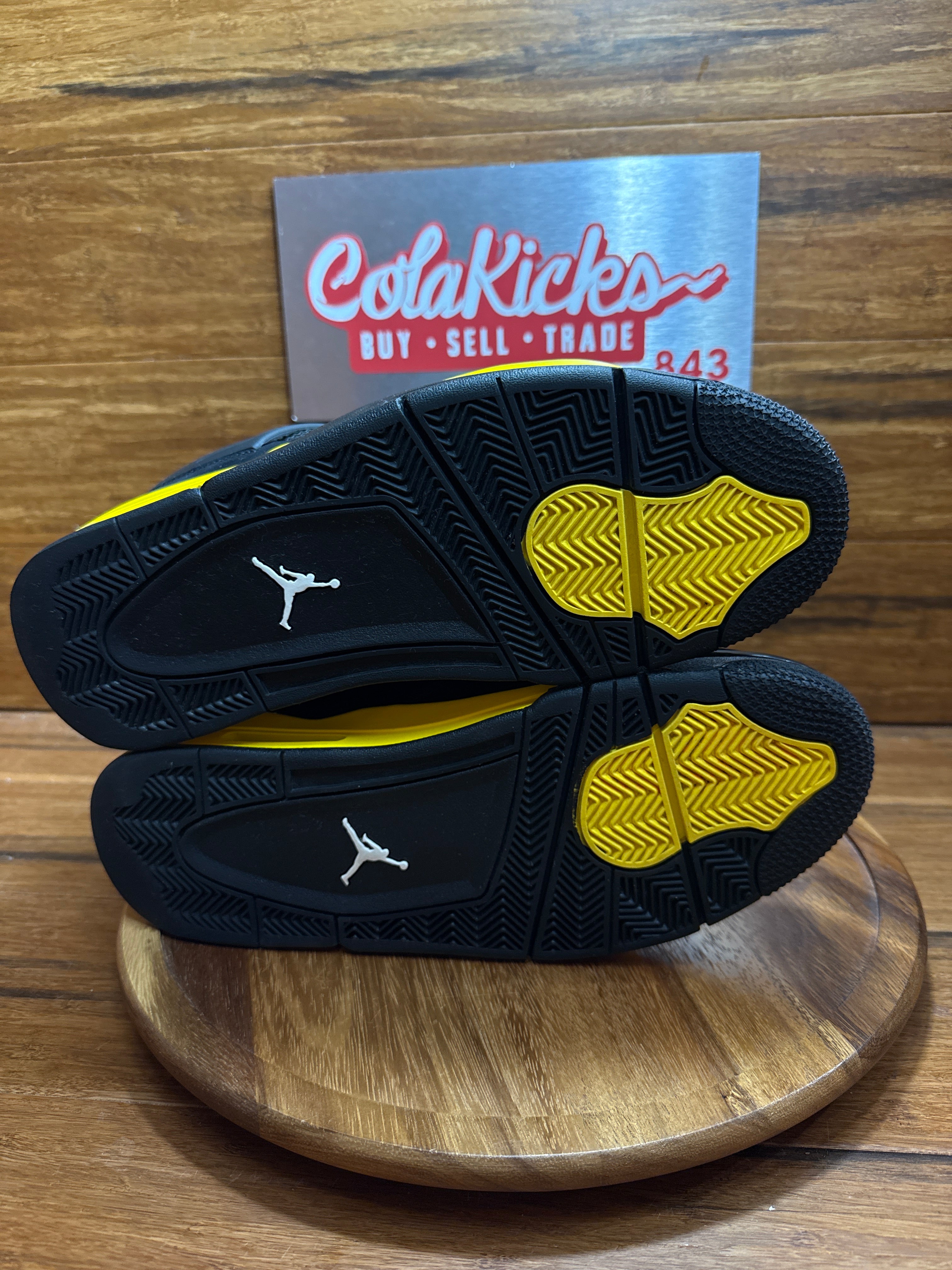 Jordan 4 Retro Thunder (2023)