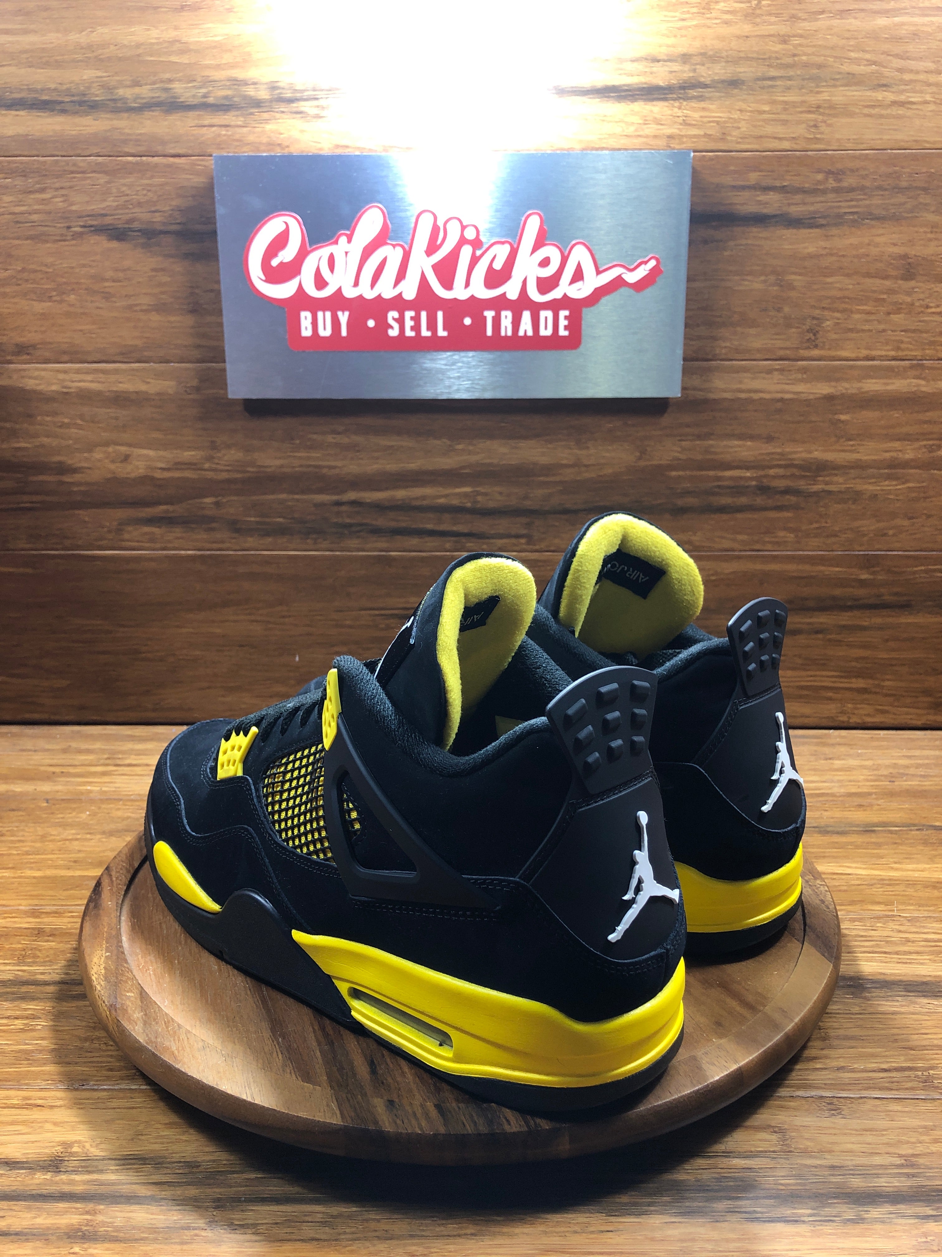 Jordan 4 Retro Thunder (2023)