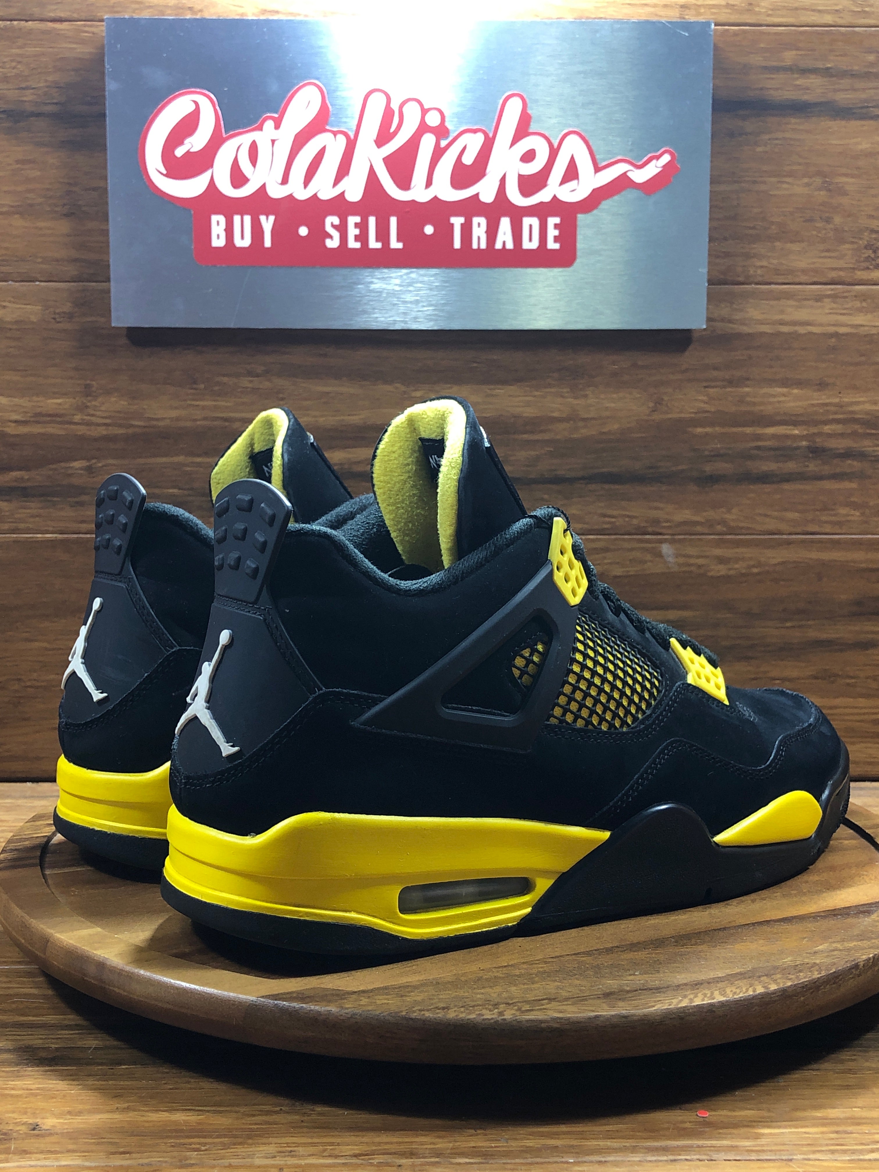 Jordan 4 Retro Thunder (2023)