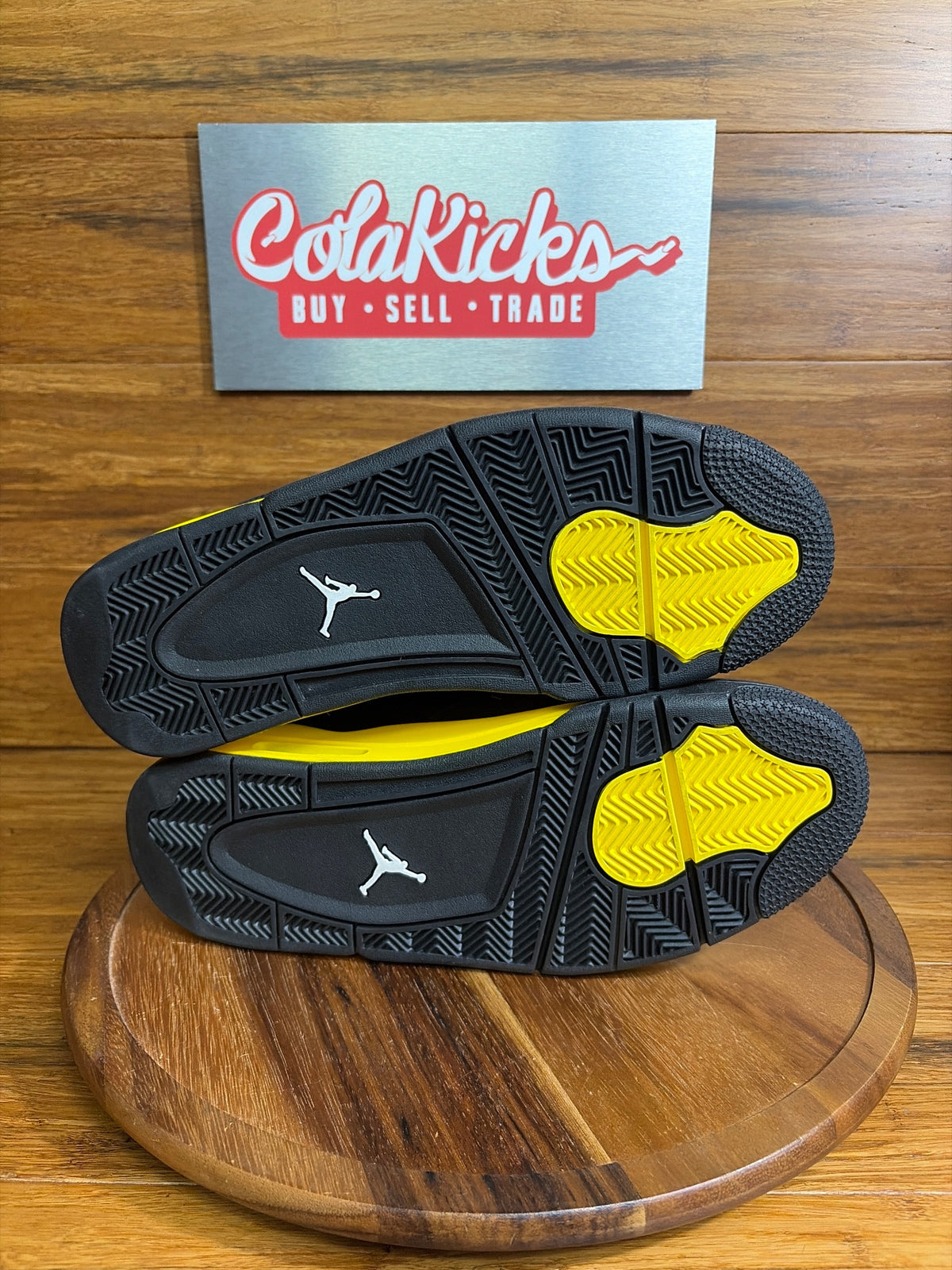 Jordan 4 Retro Thunder (2023)