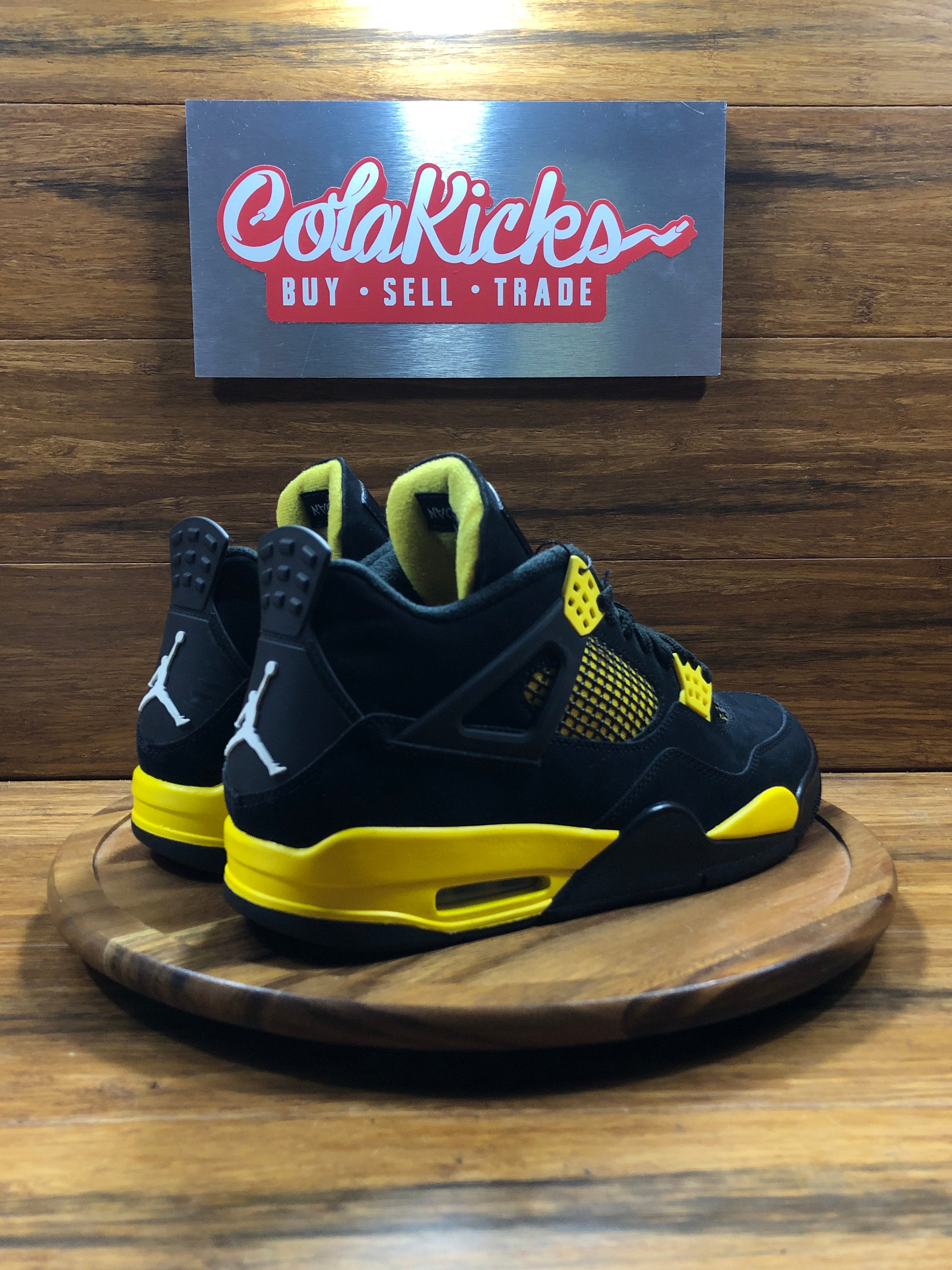 Jordan 4 Retro Thunder (2023)