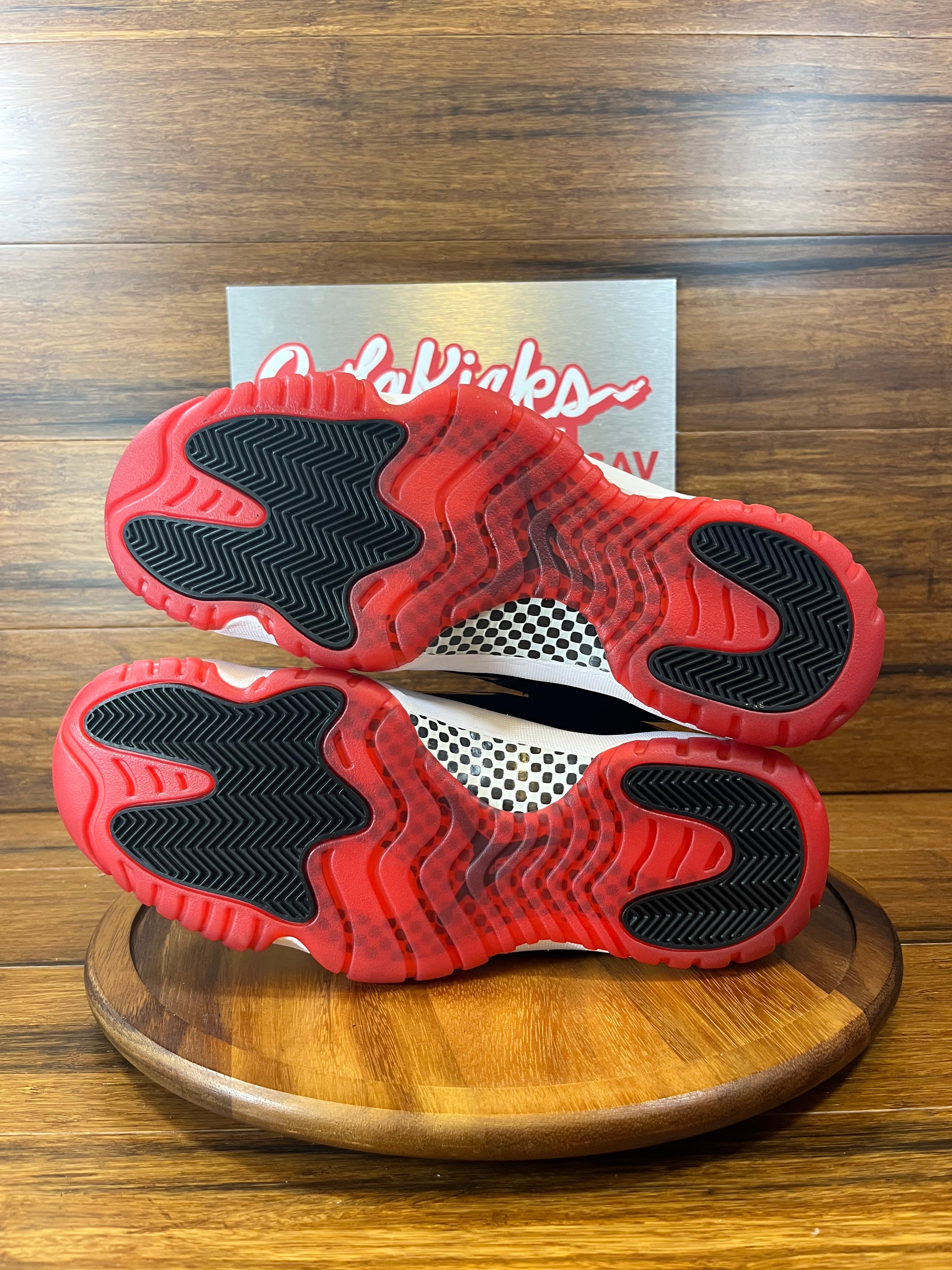 Jordan 11 Retro Playoffs Bred (2019)