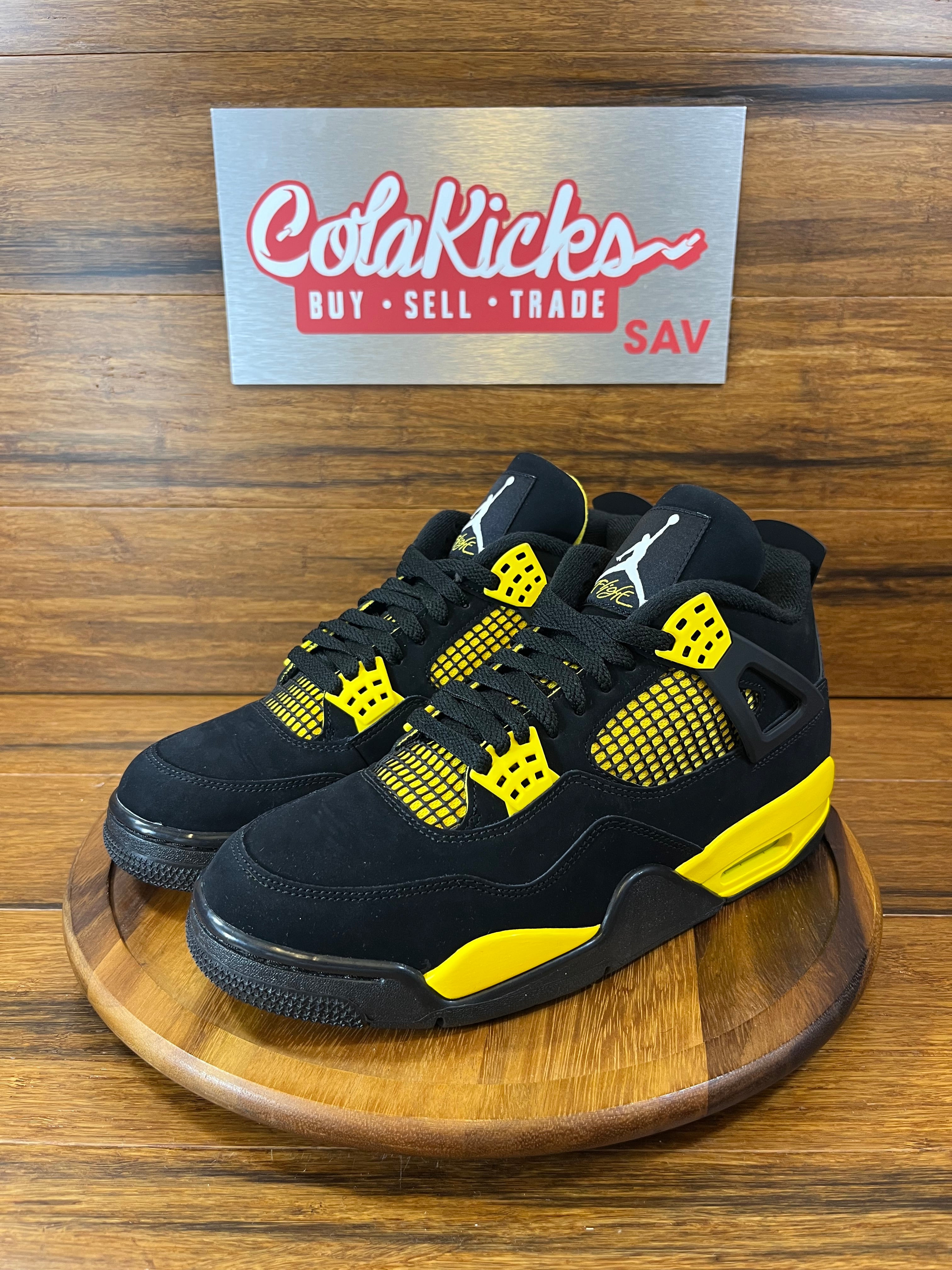 Jordan 4 Retro Thunder (2023)