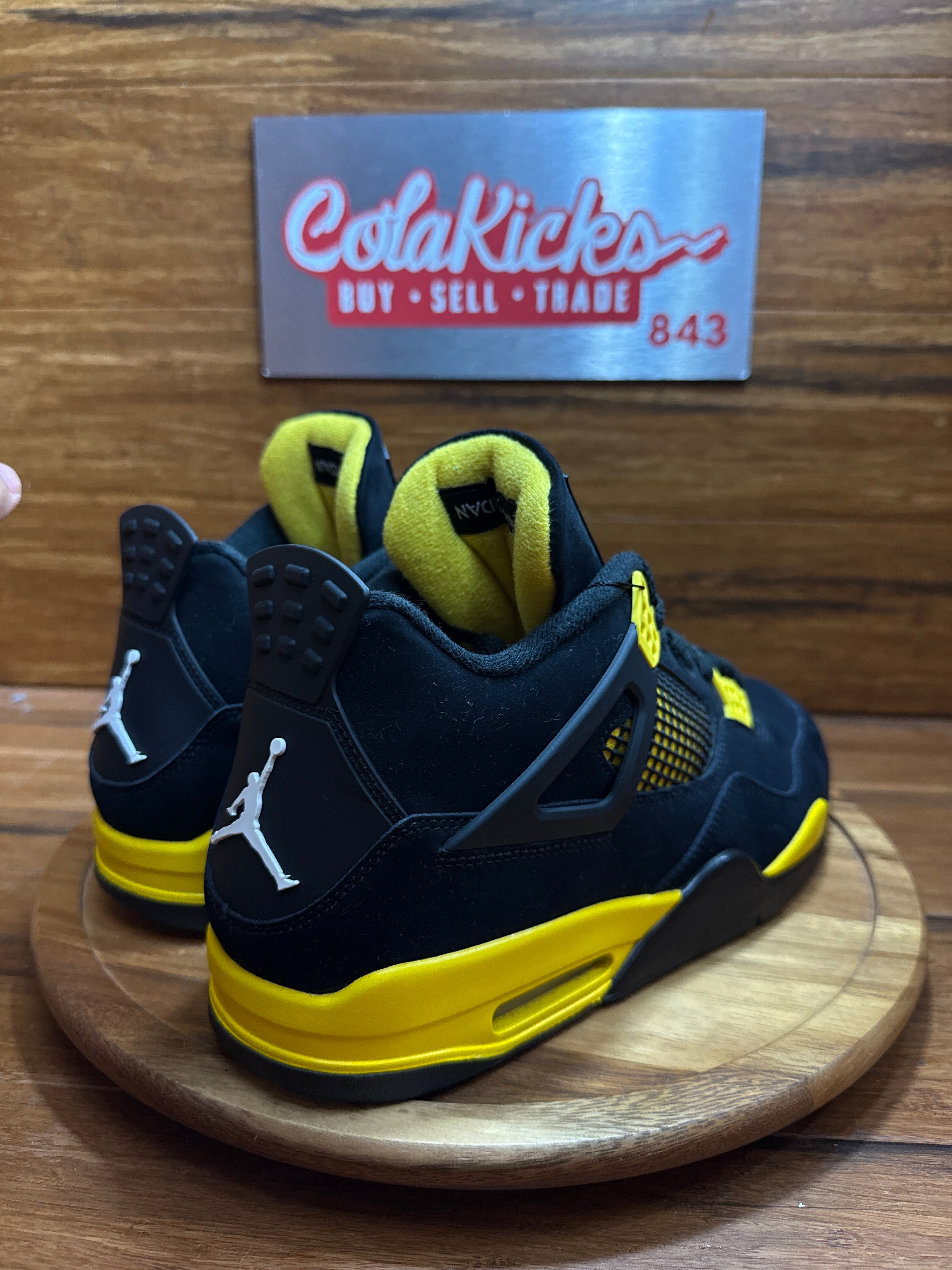 Jordan 4 Retro Thunder (2023)