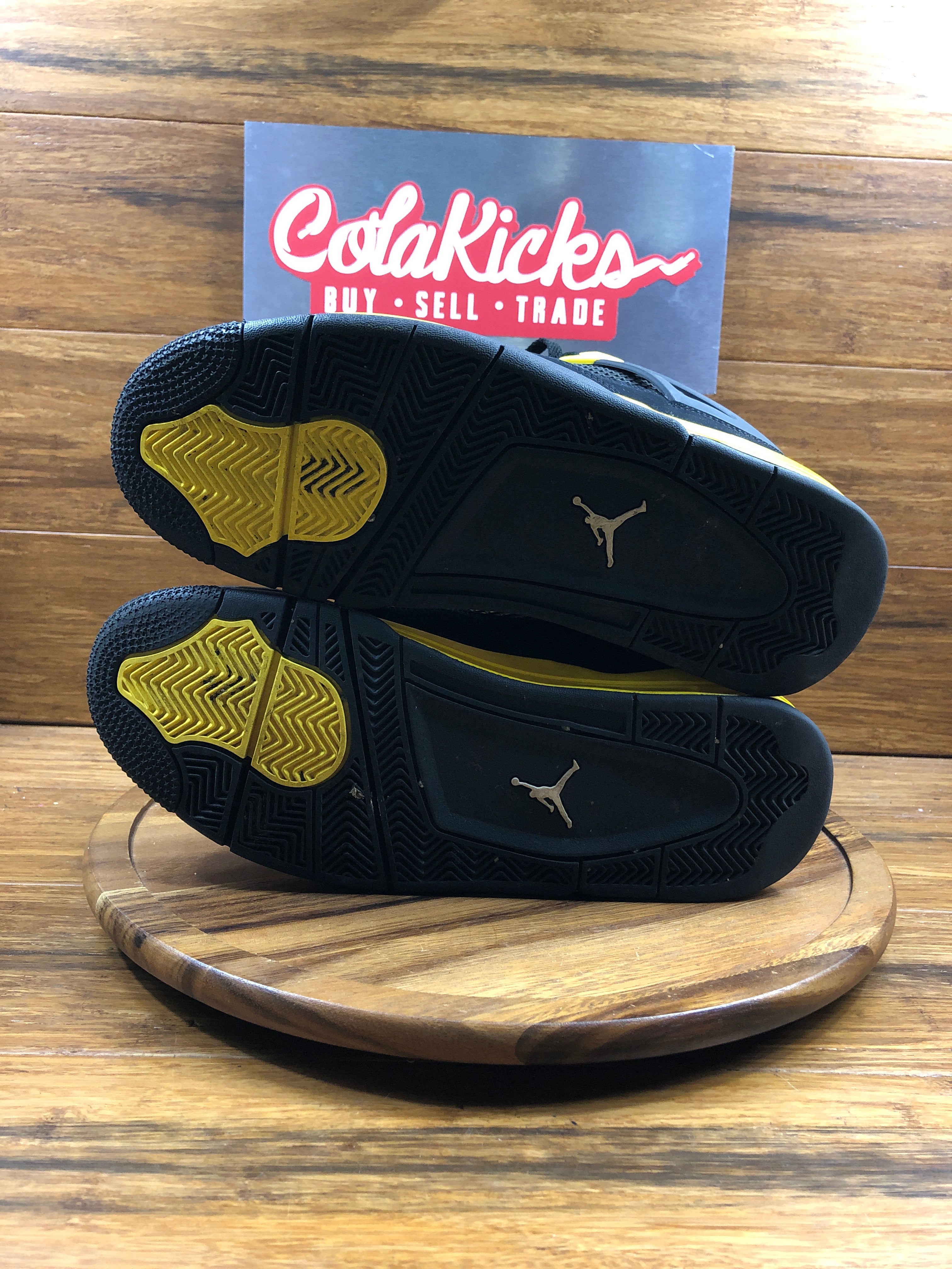 Jordan 4 Retro Thunder (2023)