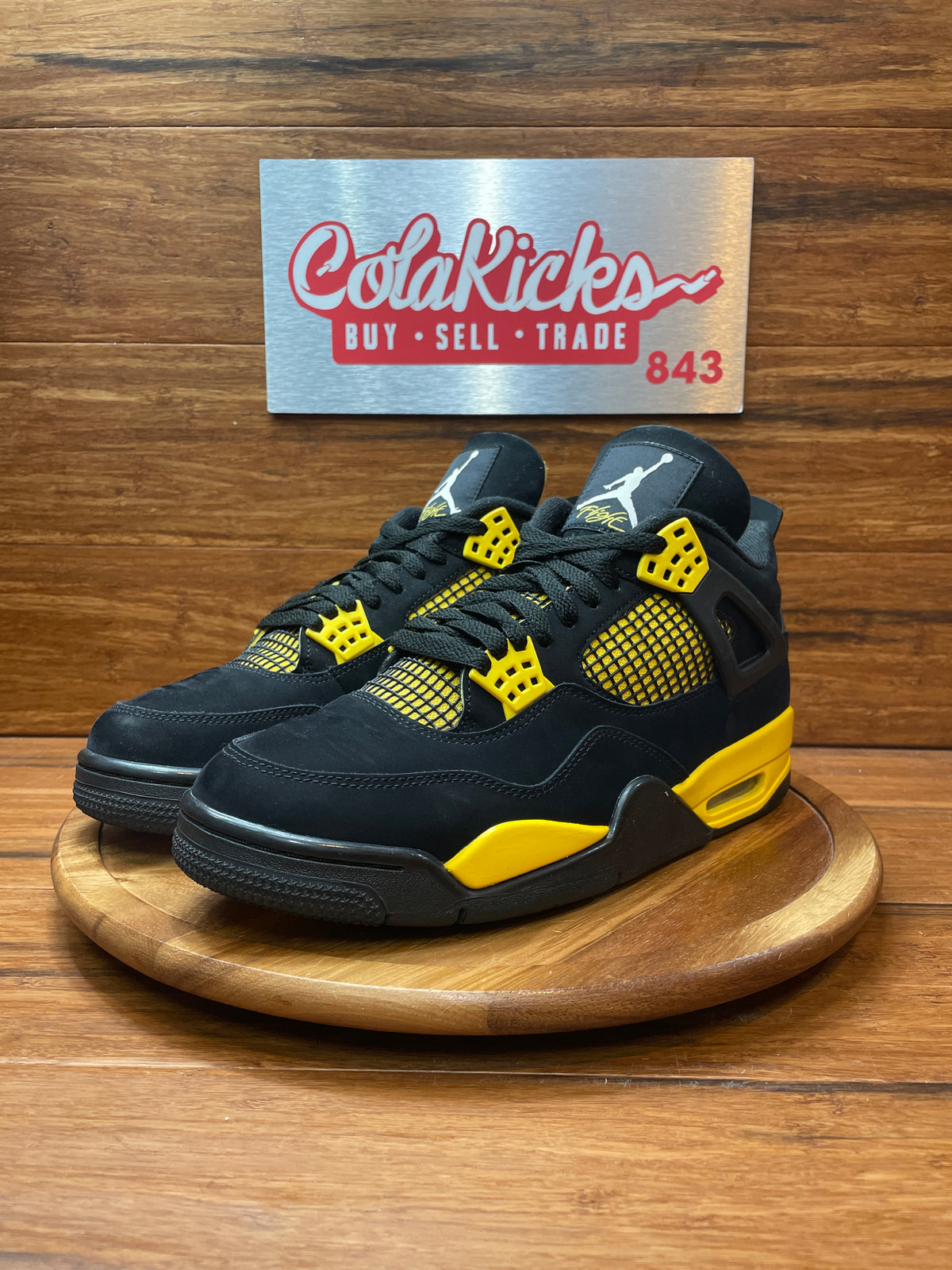 Jordan 4 Retro Thunder (2023)