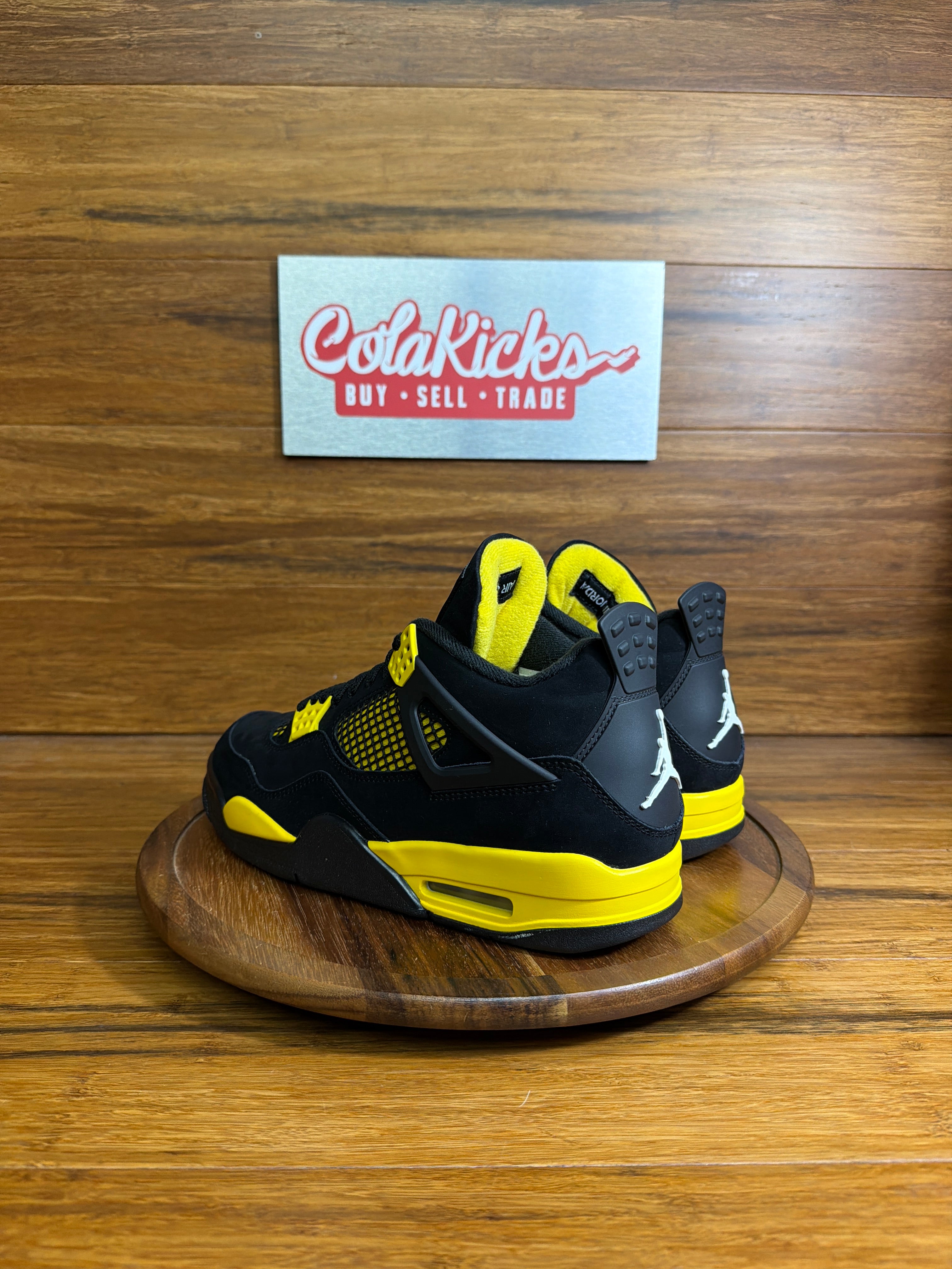 Jordan 4 Retro Thunder (2023)