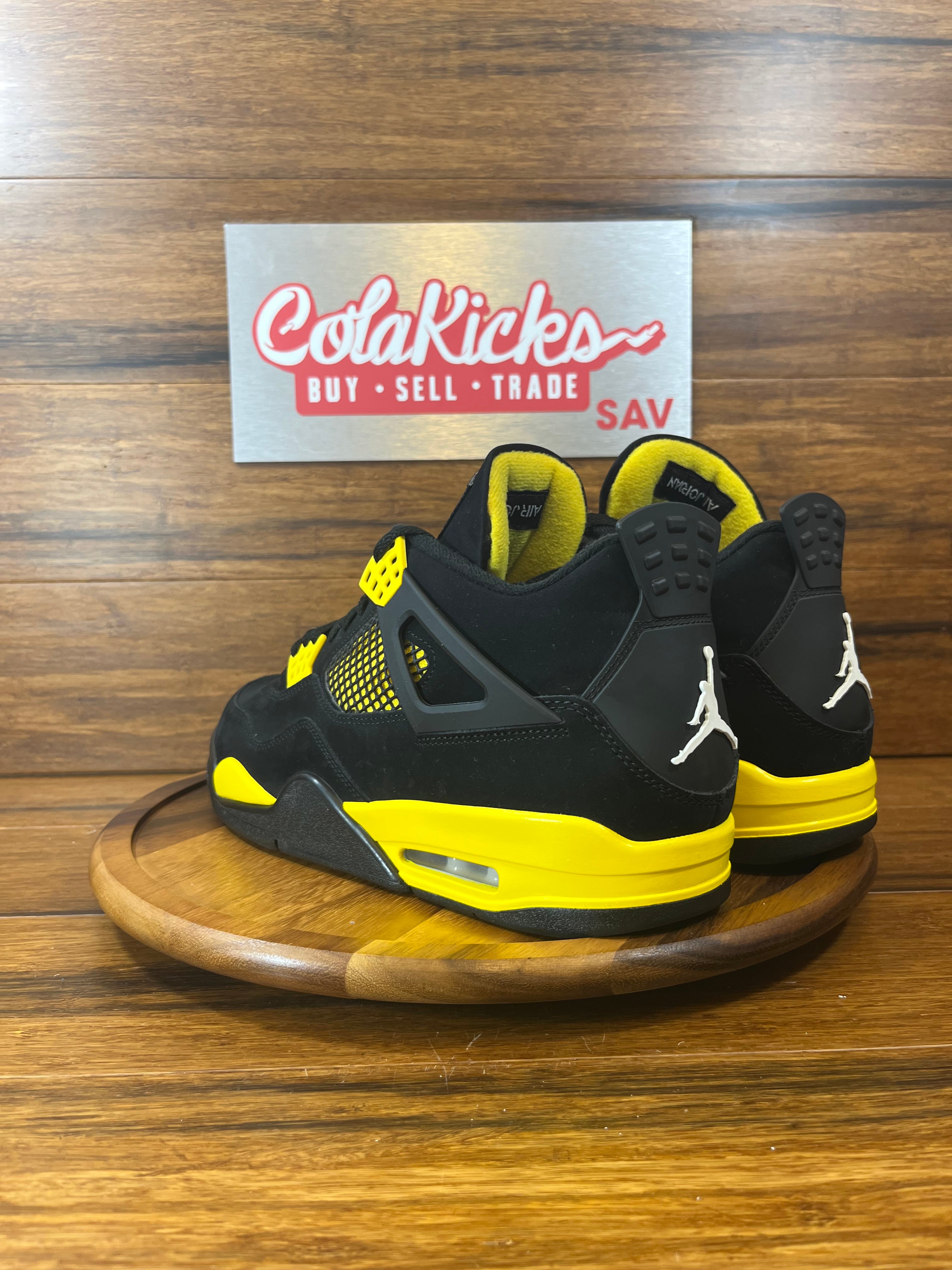 Jordan 4 Retro Thunder (2023)