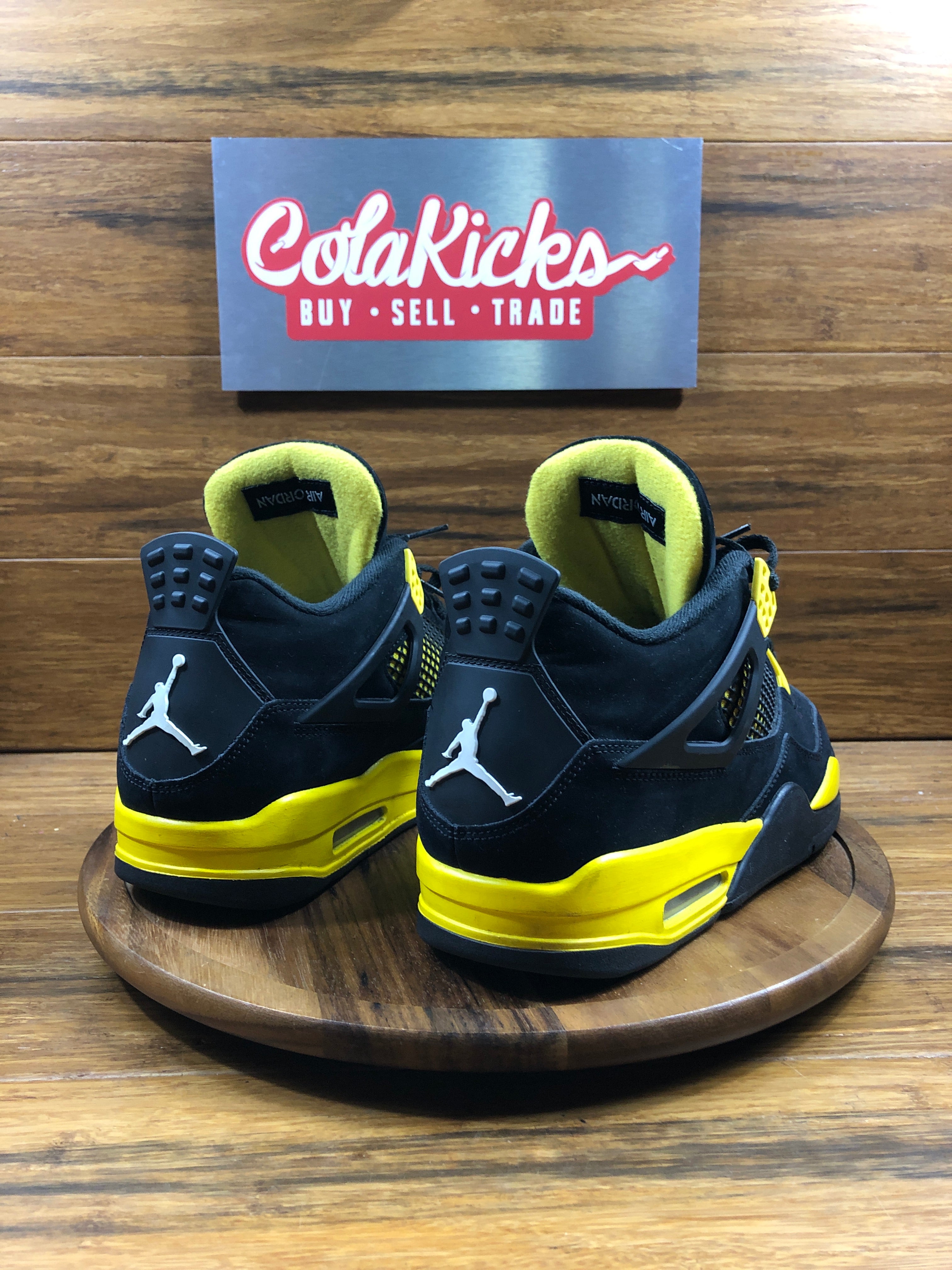 Jordan 4 Retro Thunder (2023)