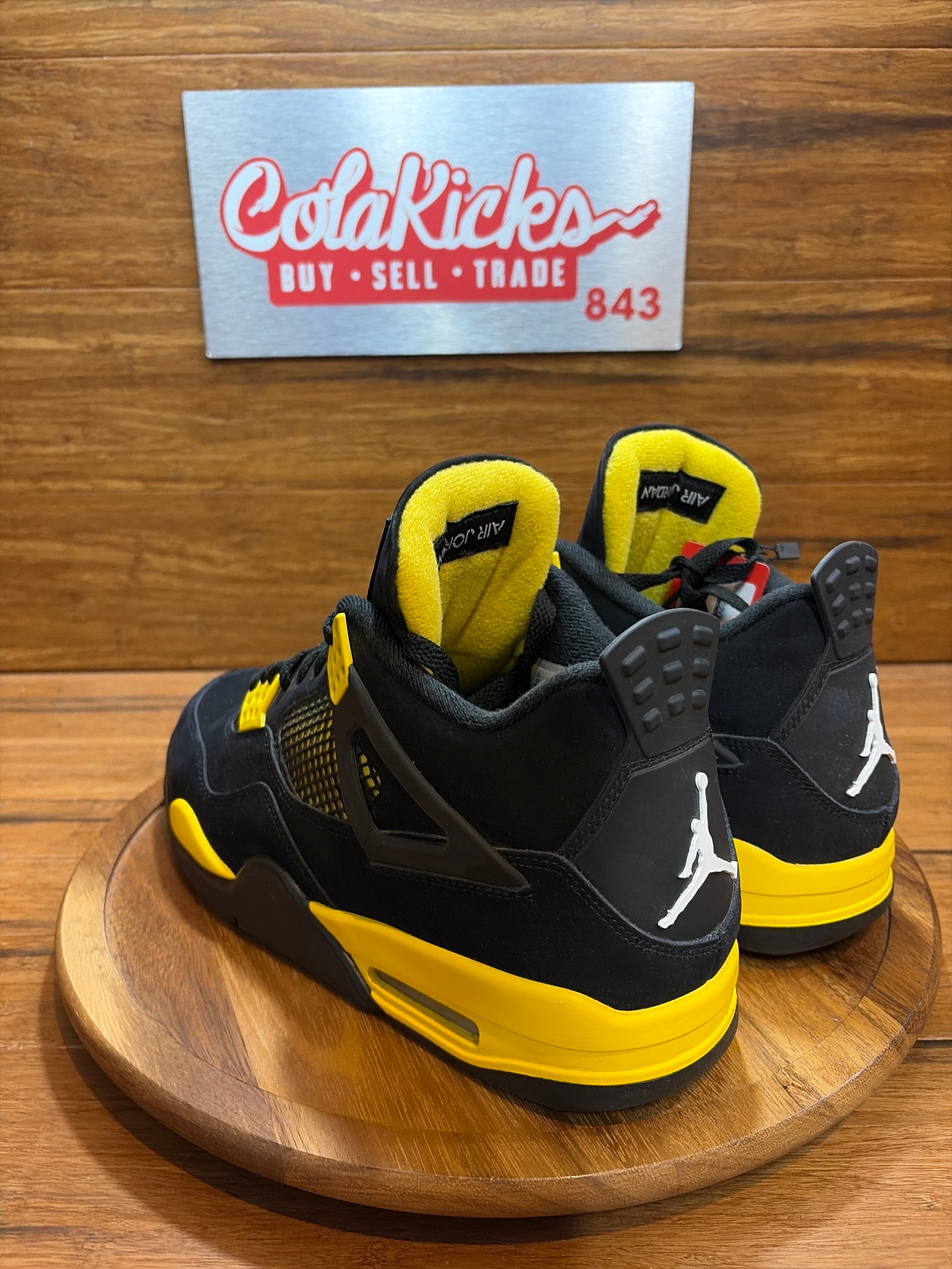 Jordan 4 Retro Thunder (2023)