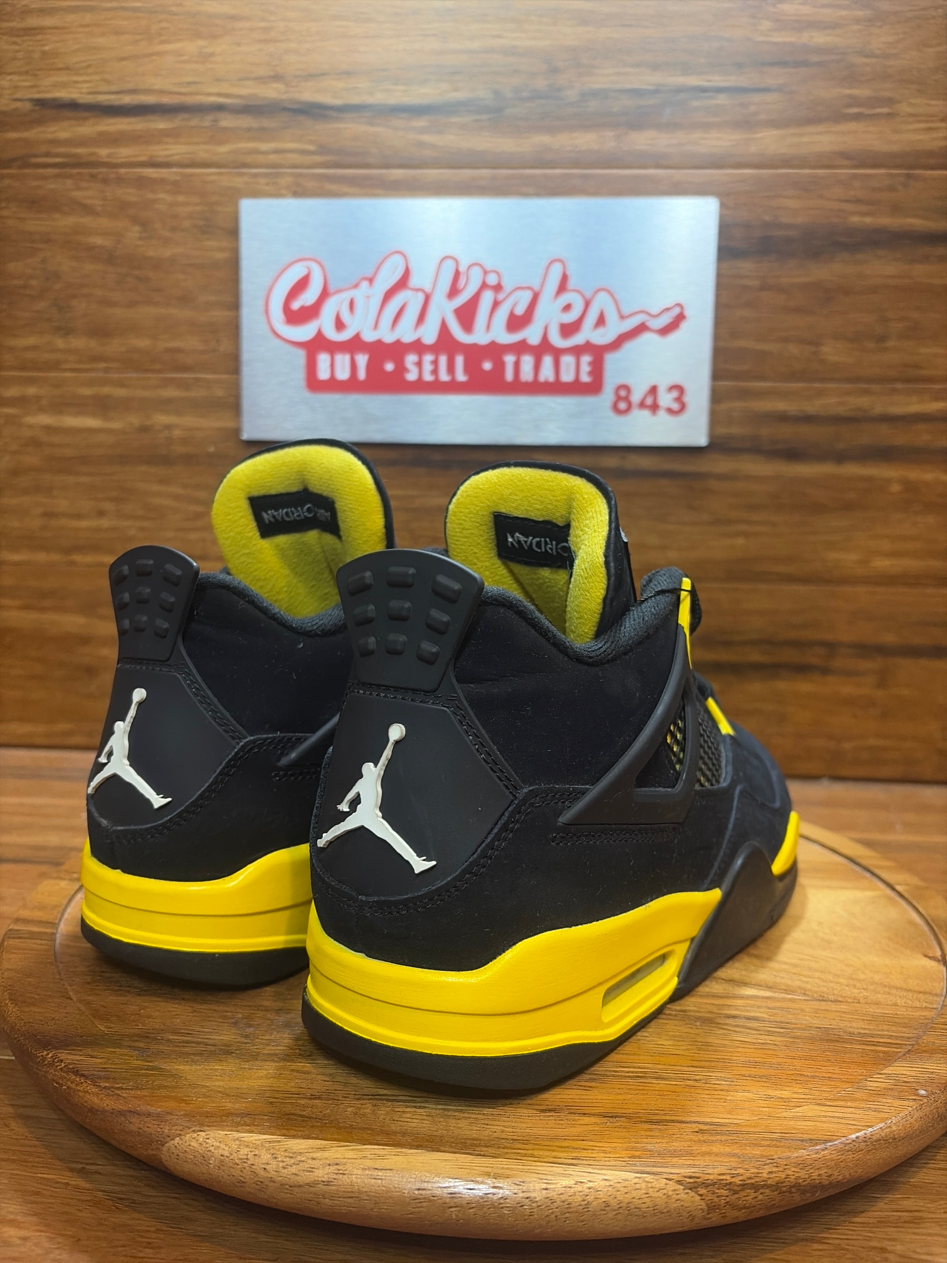 Jordan 4 Retro Thunder (2023)