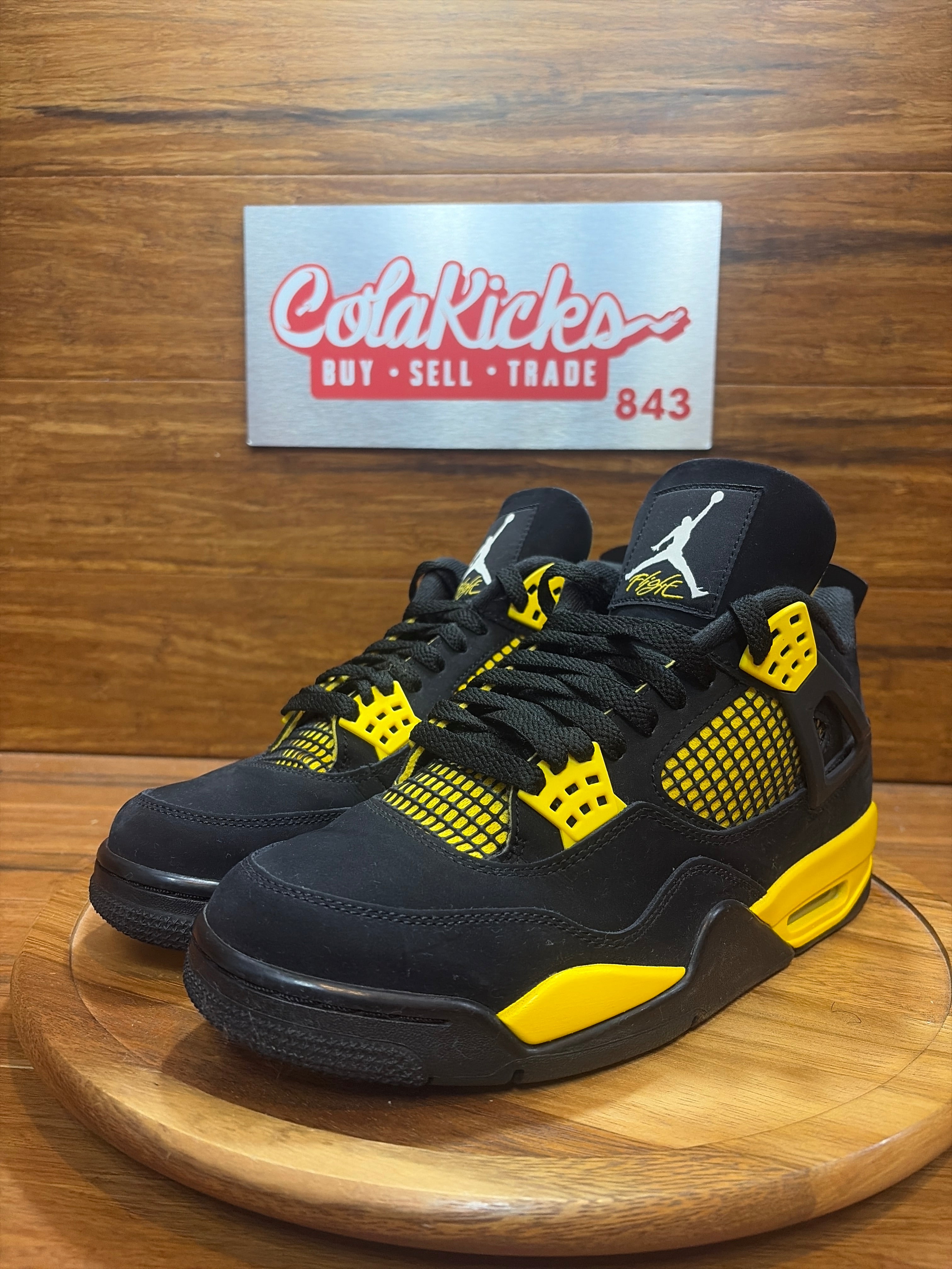 Jordan 4 Retro Thunder (2023)