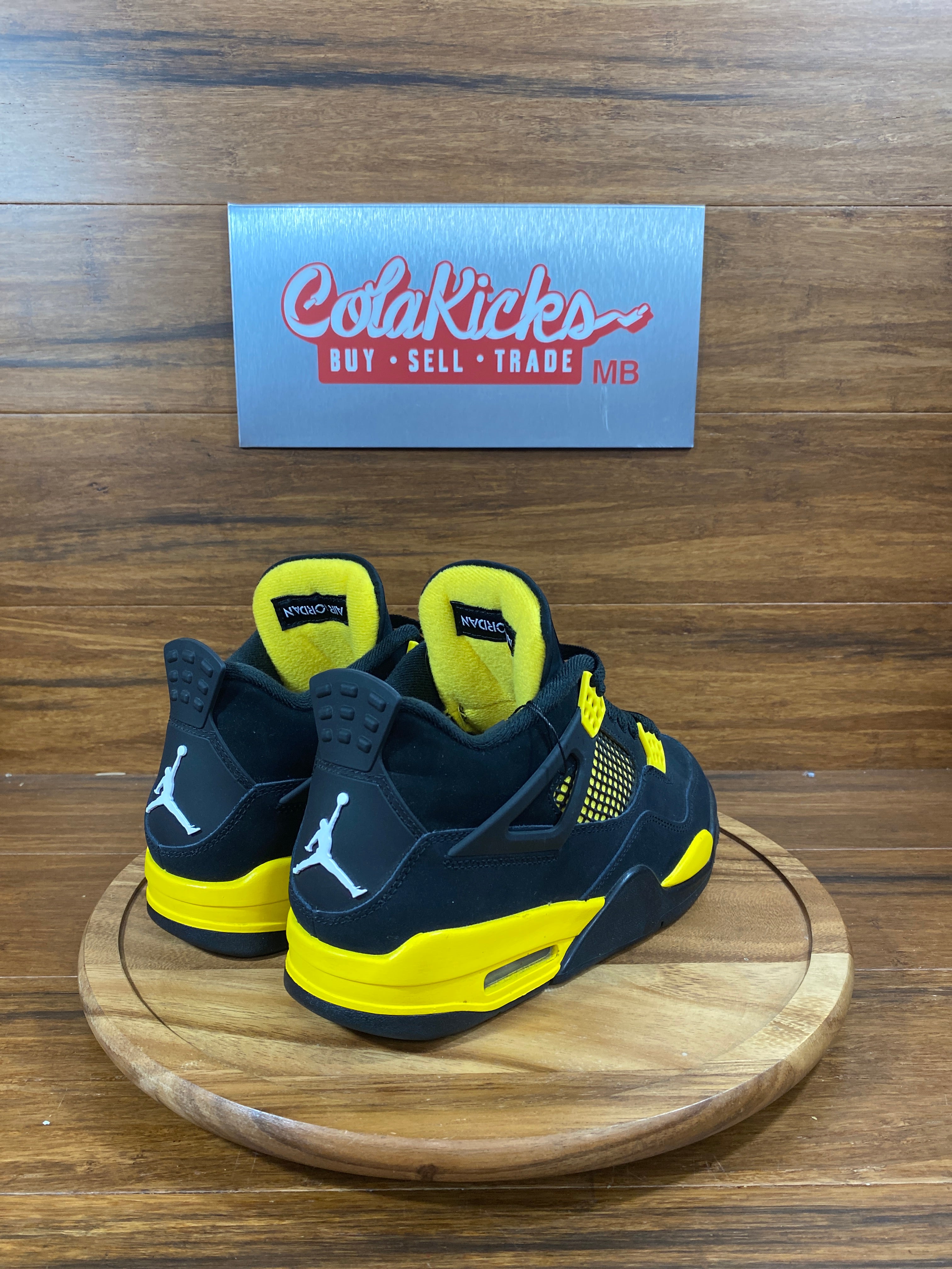 Jordan 4 Retro Thunder (2023)