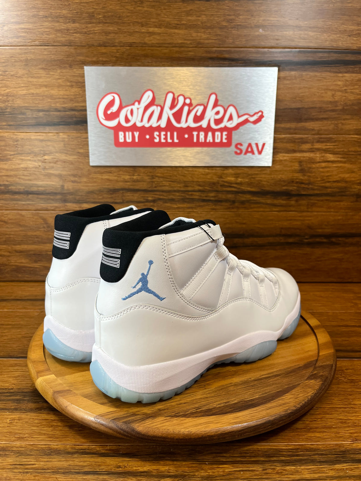 Jordan 11 Retro Legend Blue (2024)