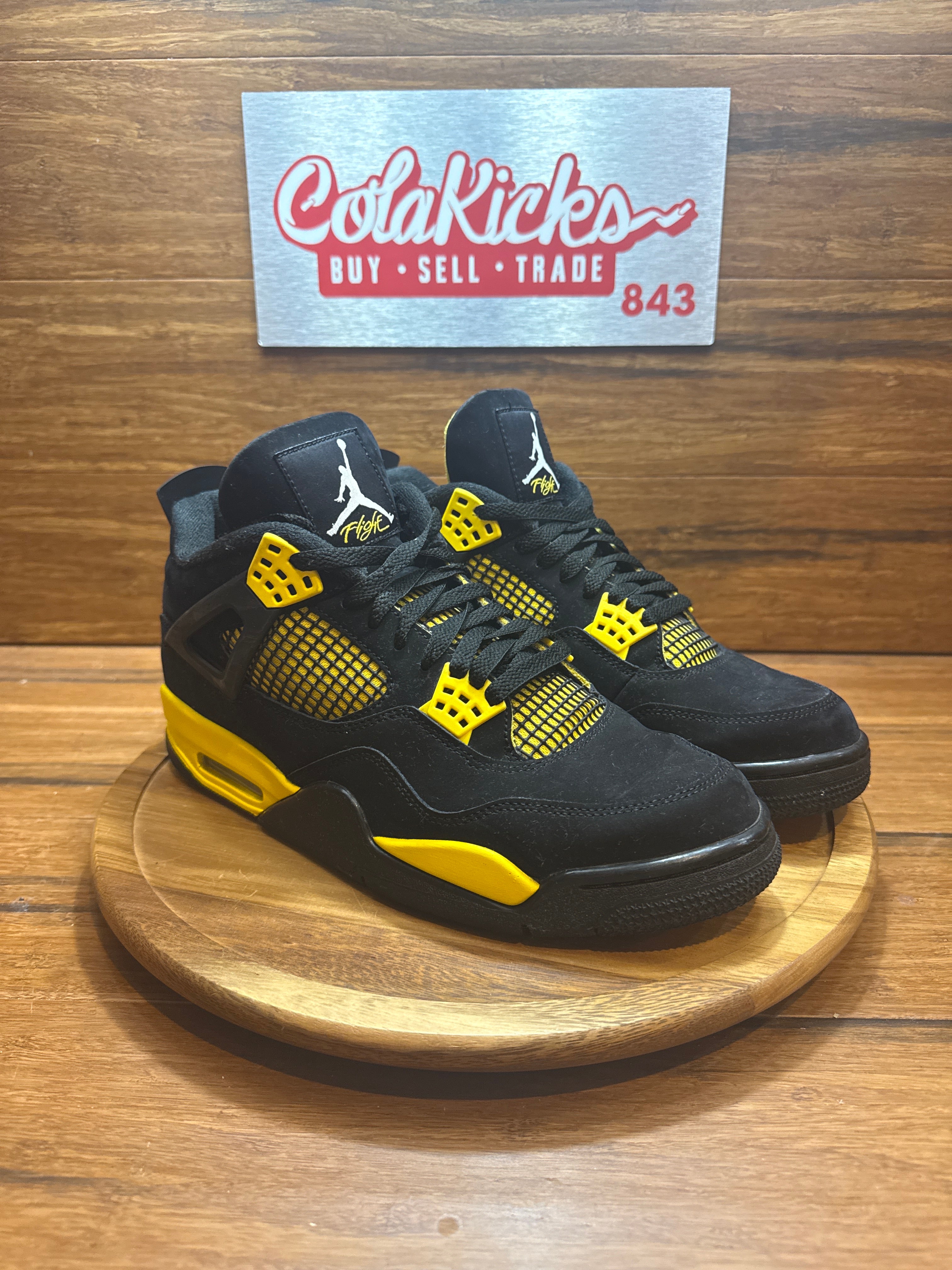 Jordan 4 Retro Thunder (2023)