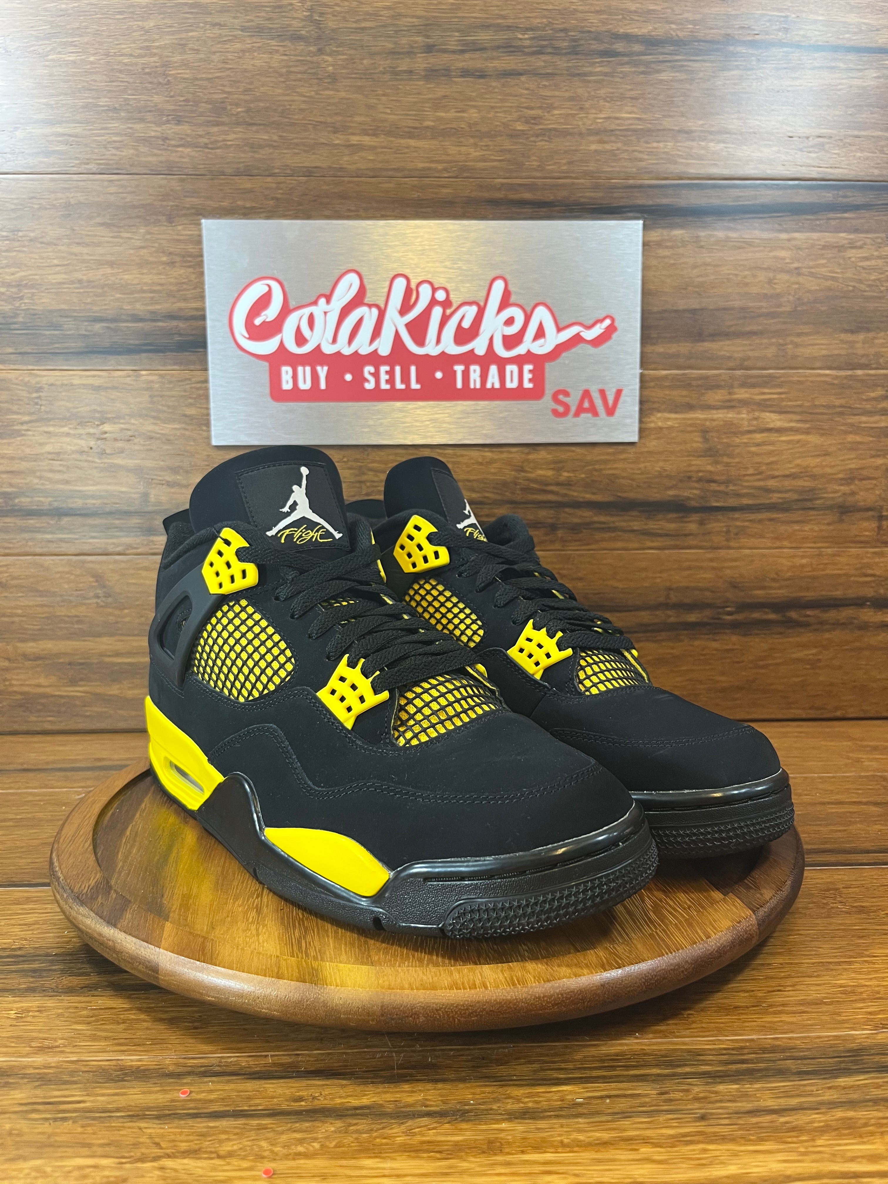 Jordan 4 Retro Thunder (2023)