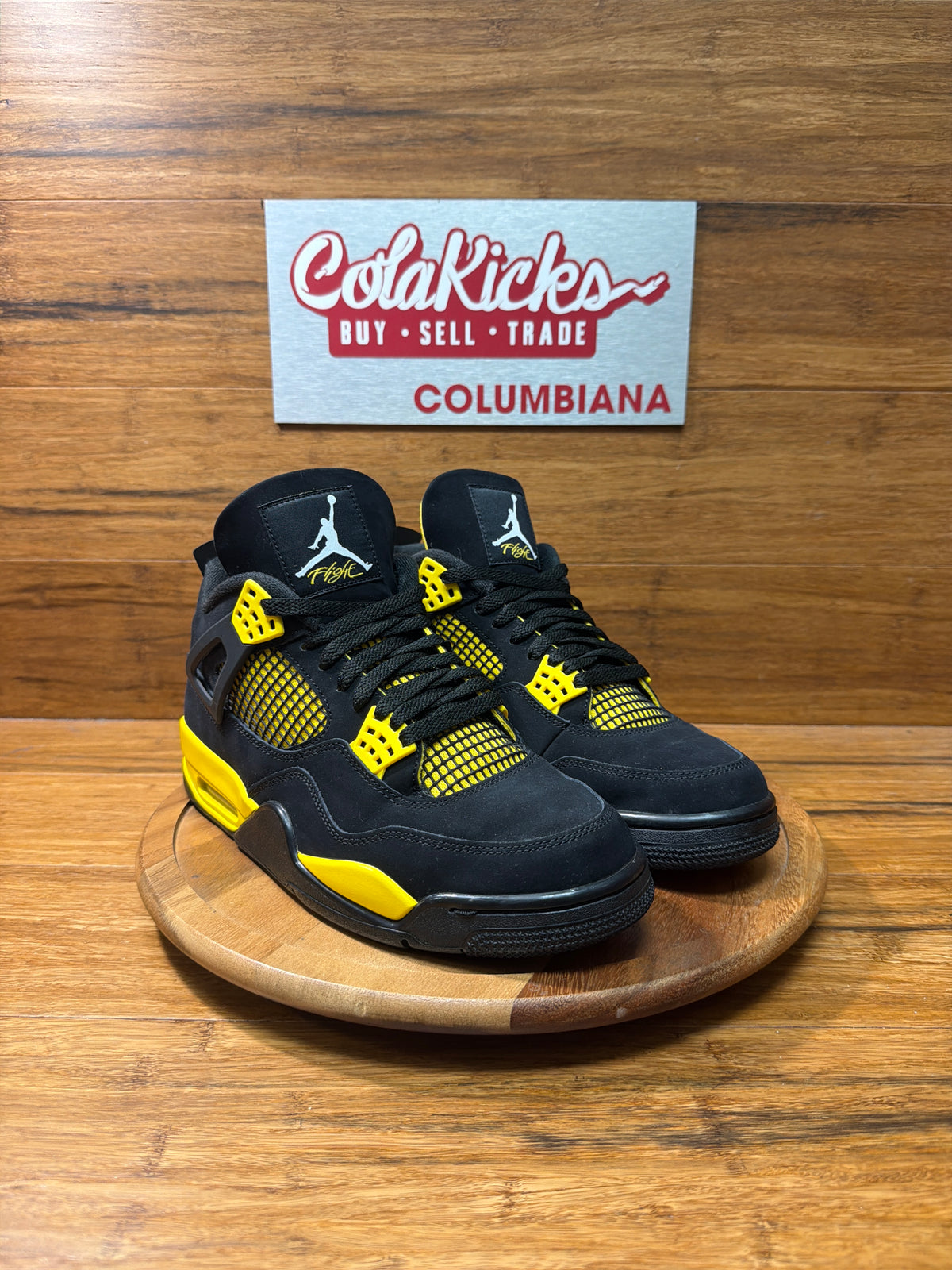 Jordan 4 Retro Thunder (2023)