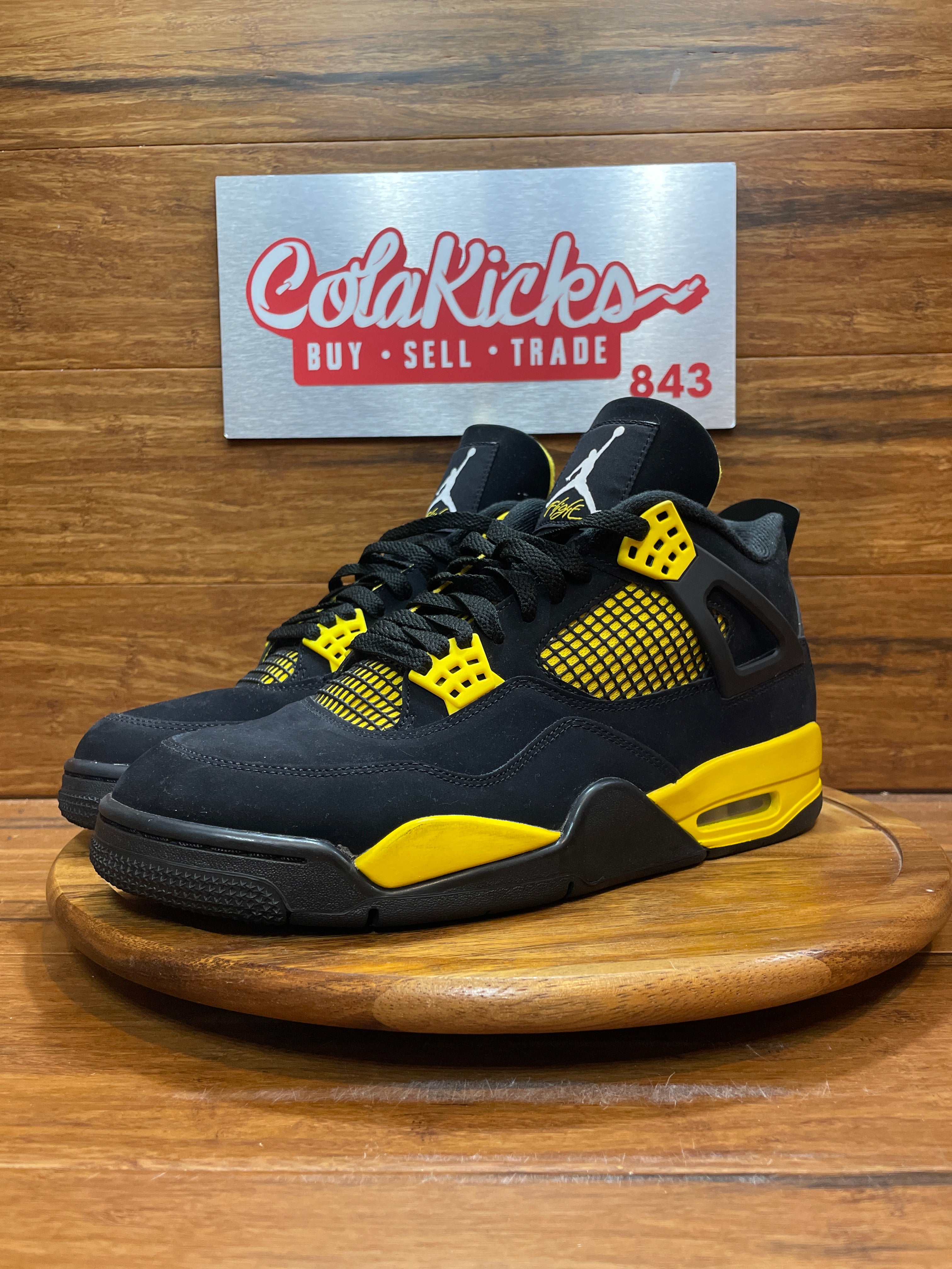 Jordan 4 Retro Thunder (2023)
