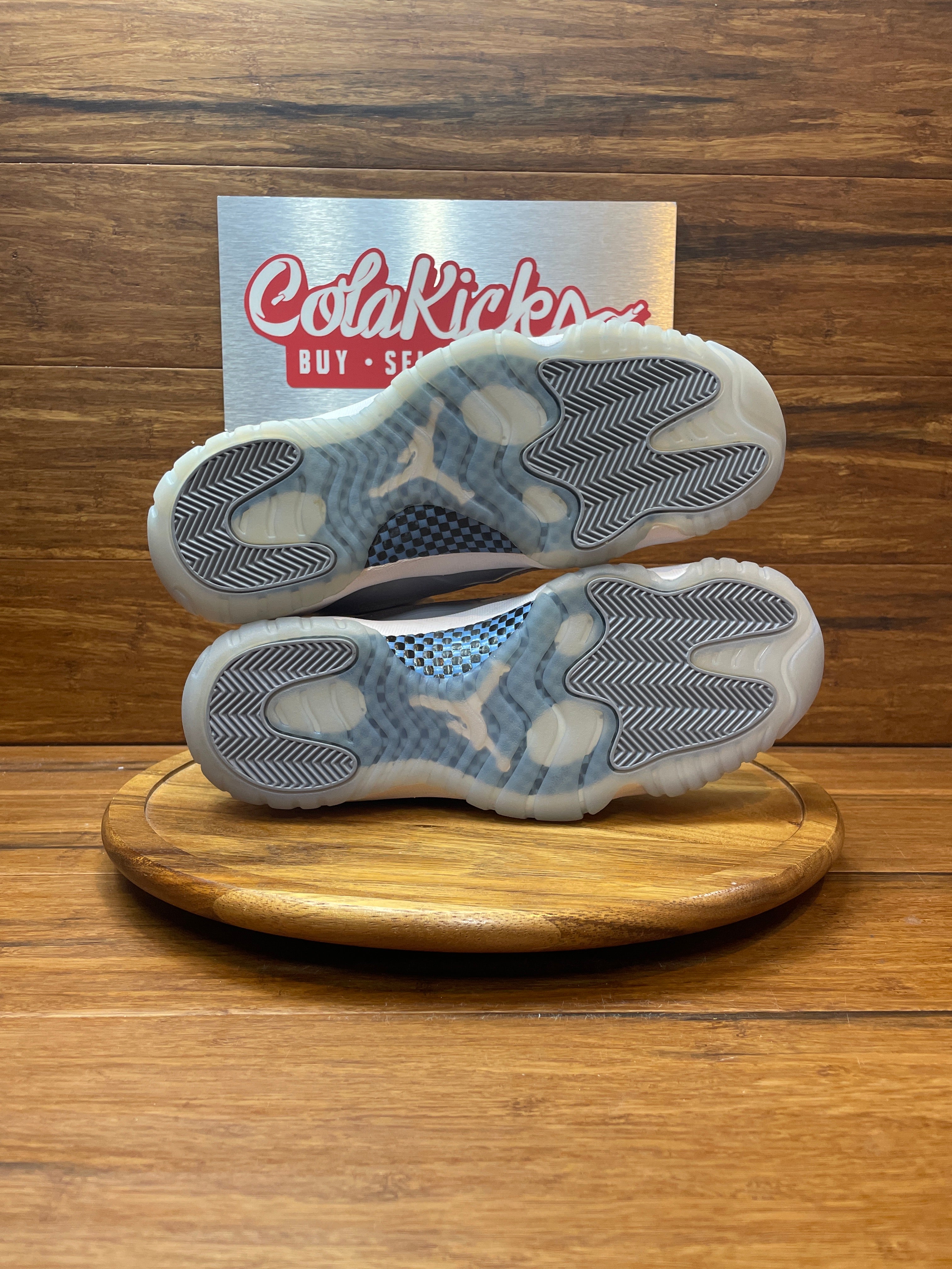 Jordan 11 Retro Low Cement Grey