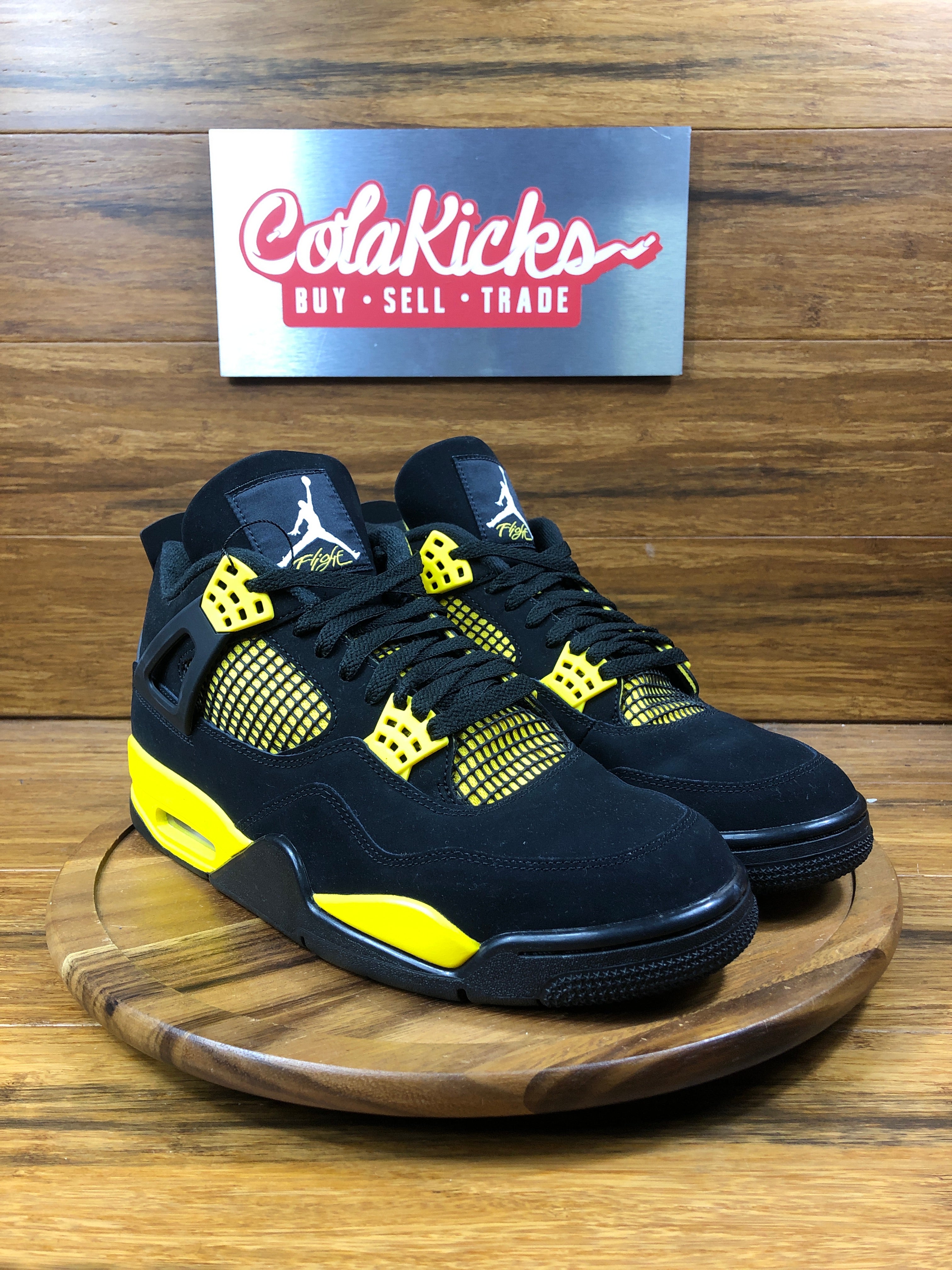 Jordan 4 Retro Thunder (2023)