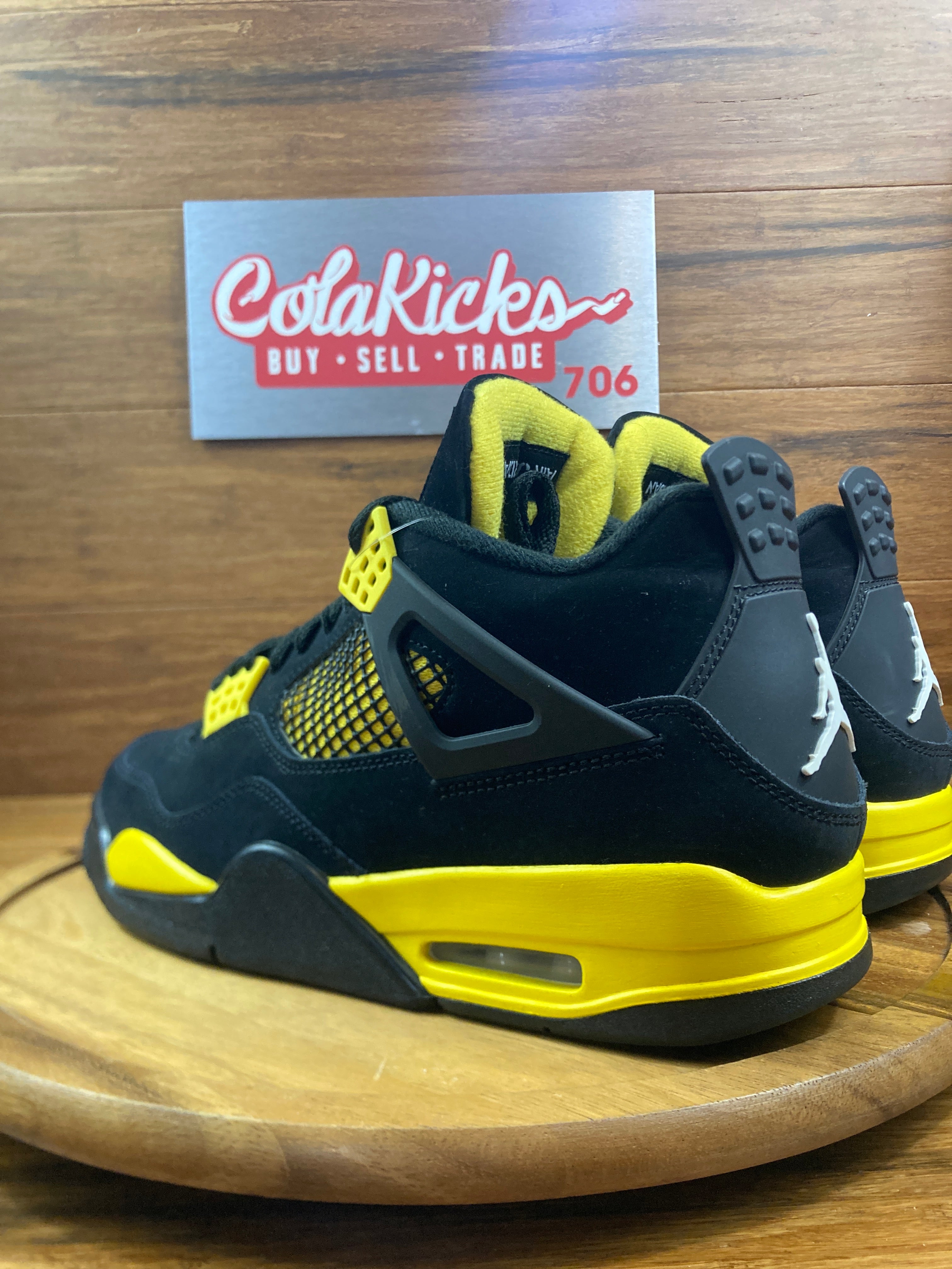Jordan 4 Retro Thunder (2023)