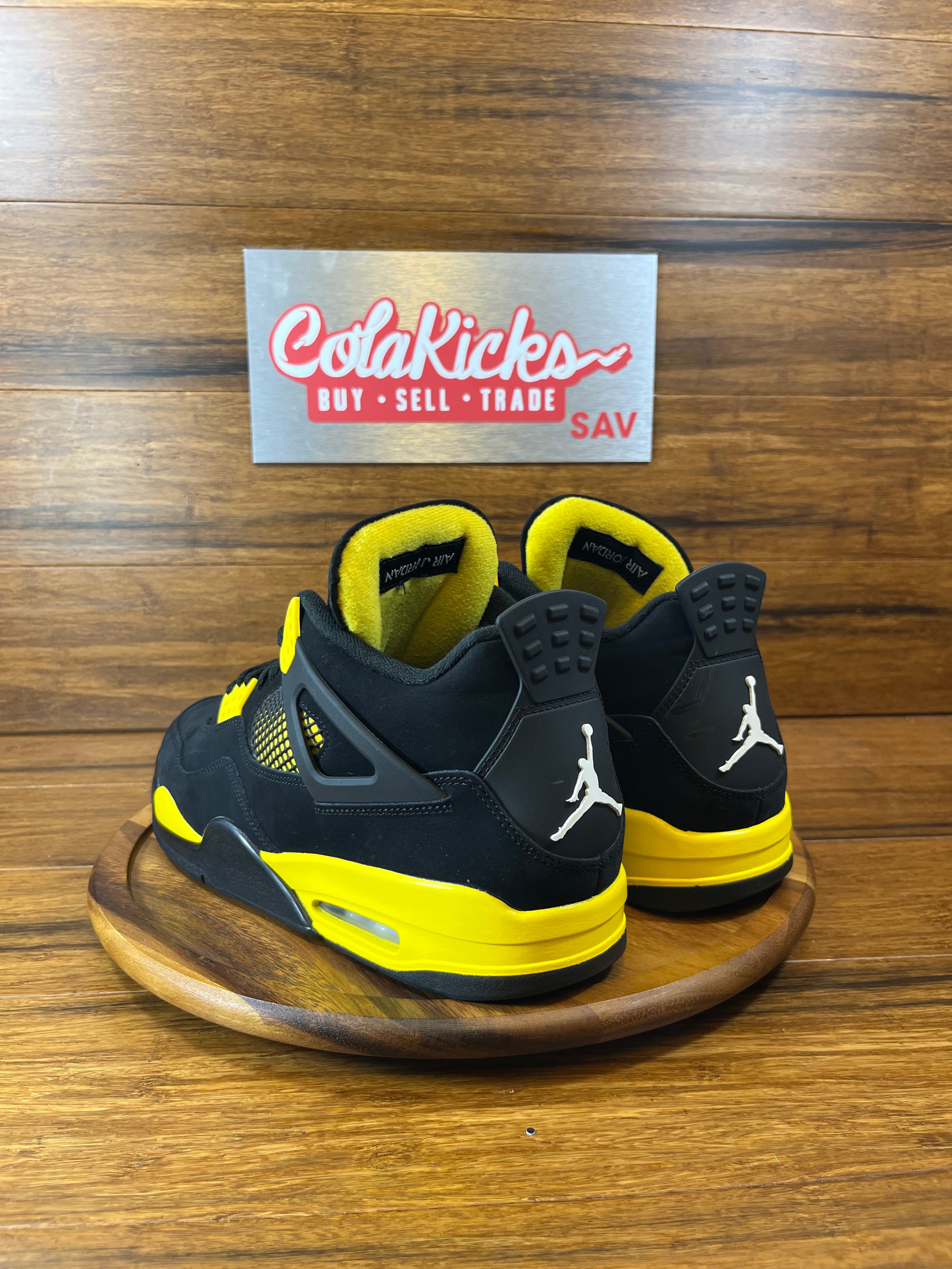 Jordan 4 Retro Thunder (2023)