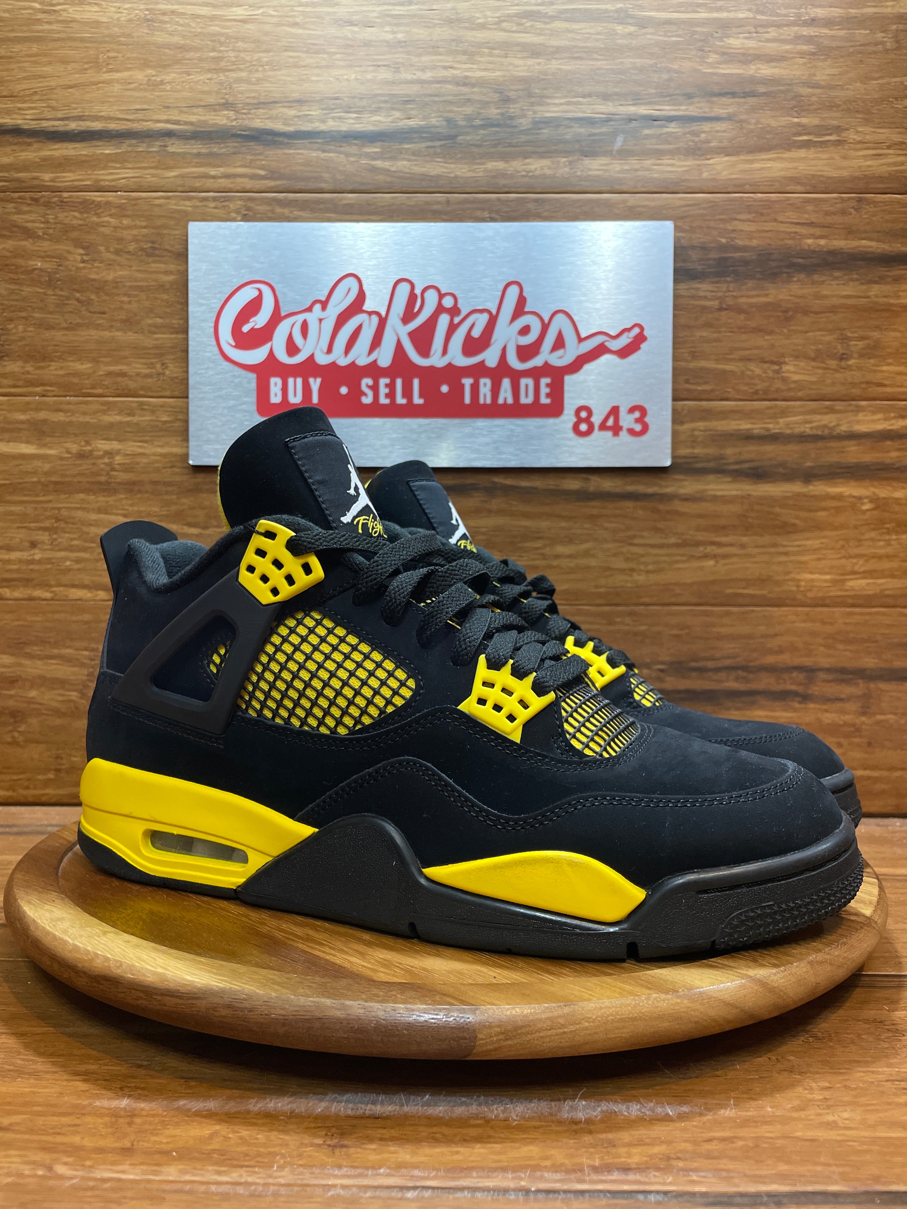 Jordan 4 Retro Thunder (2023)