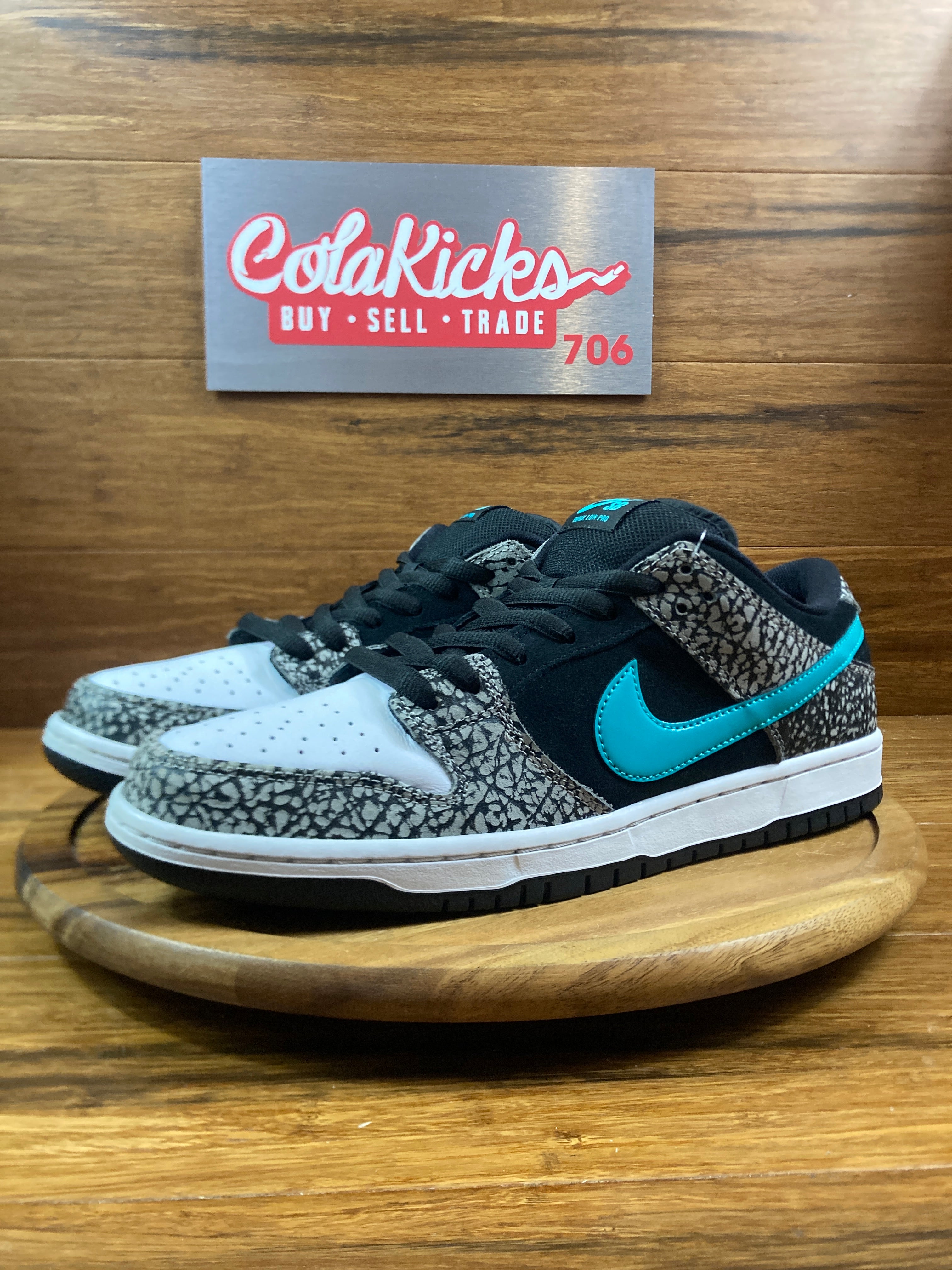 Nike SB Dunk Low atmos Elephant