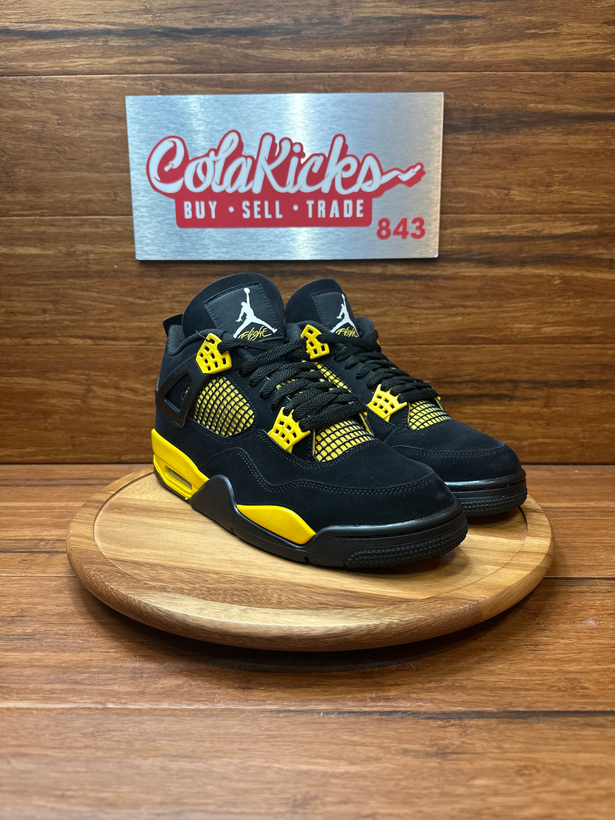 Jordan 4 Retro Thunder (2023)