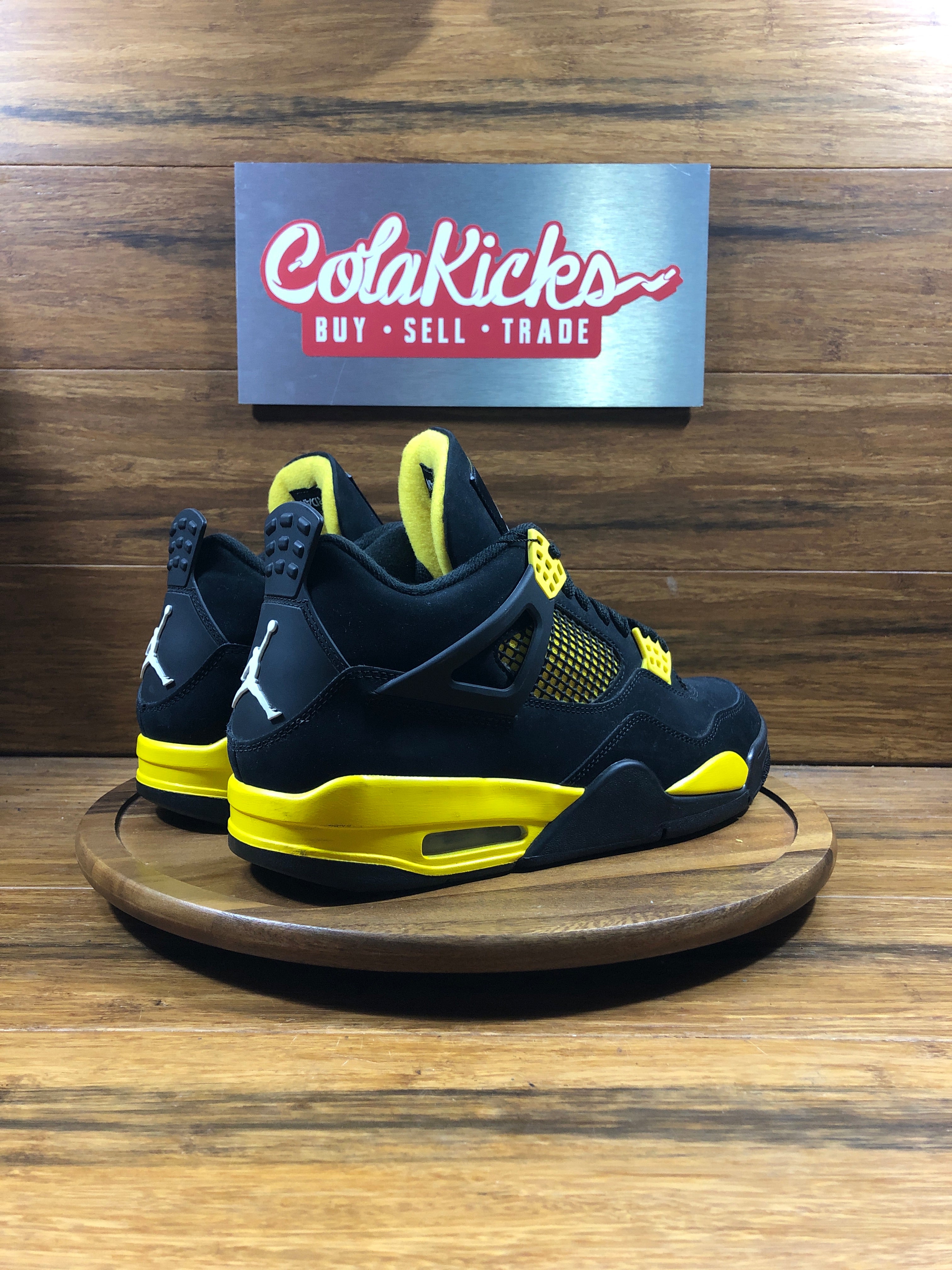 Jordan 4 Retro Thunder (2023)