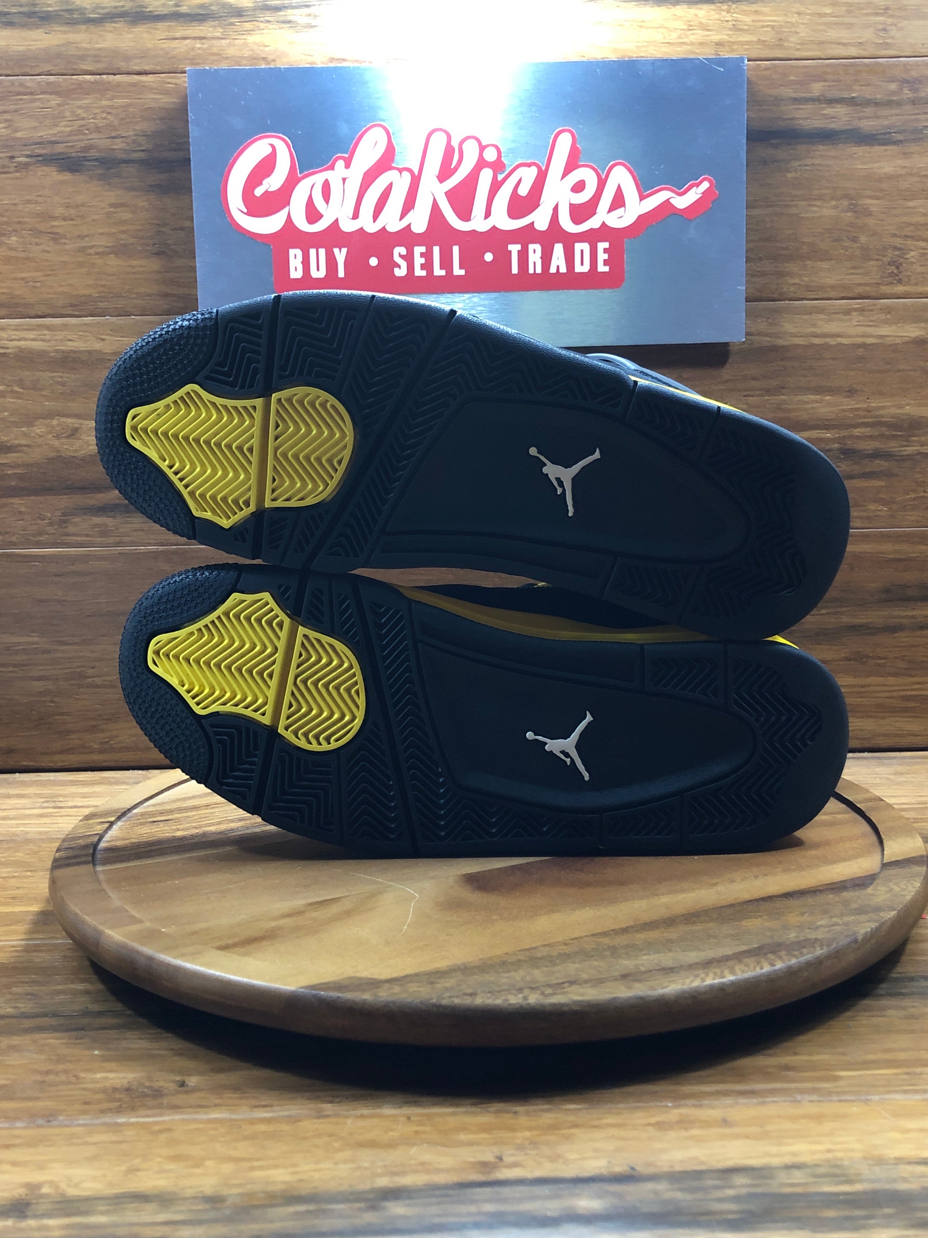 Jordan 4 Retro Thunder (2023)