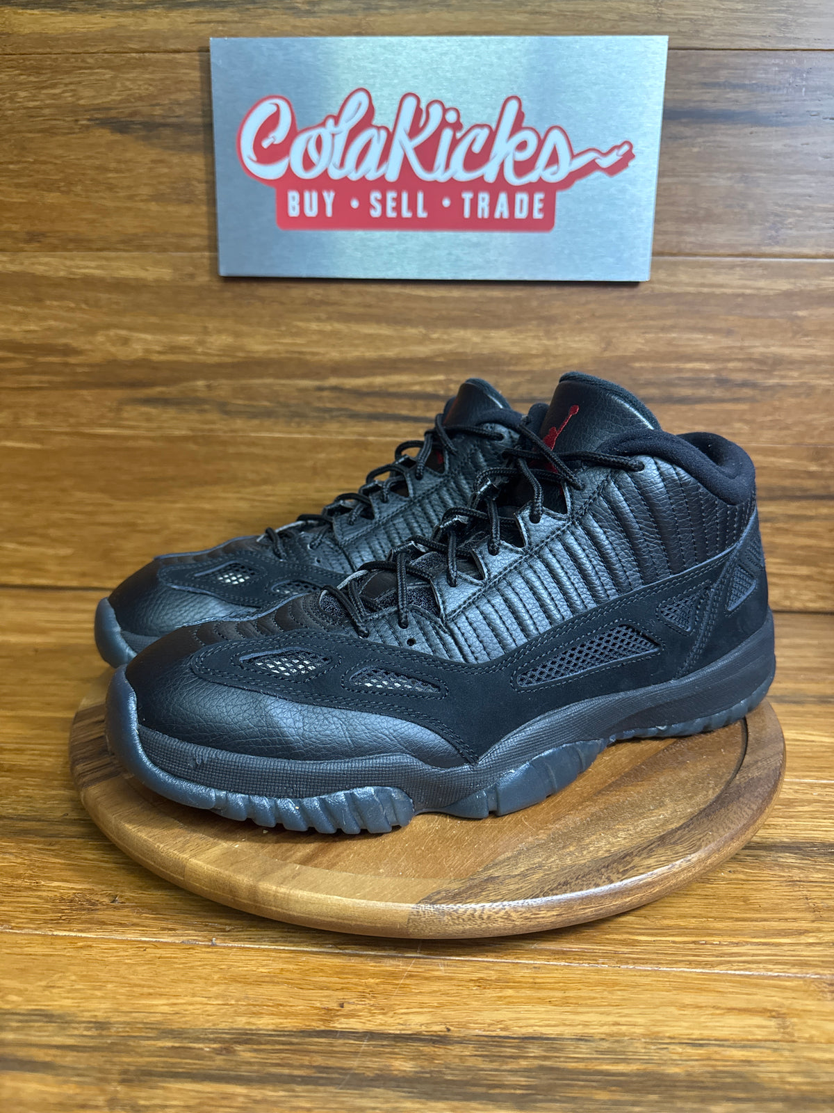 Jordan 11 Retro Low IE Referee (2015)