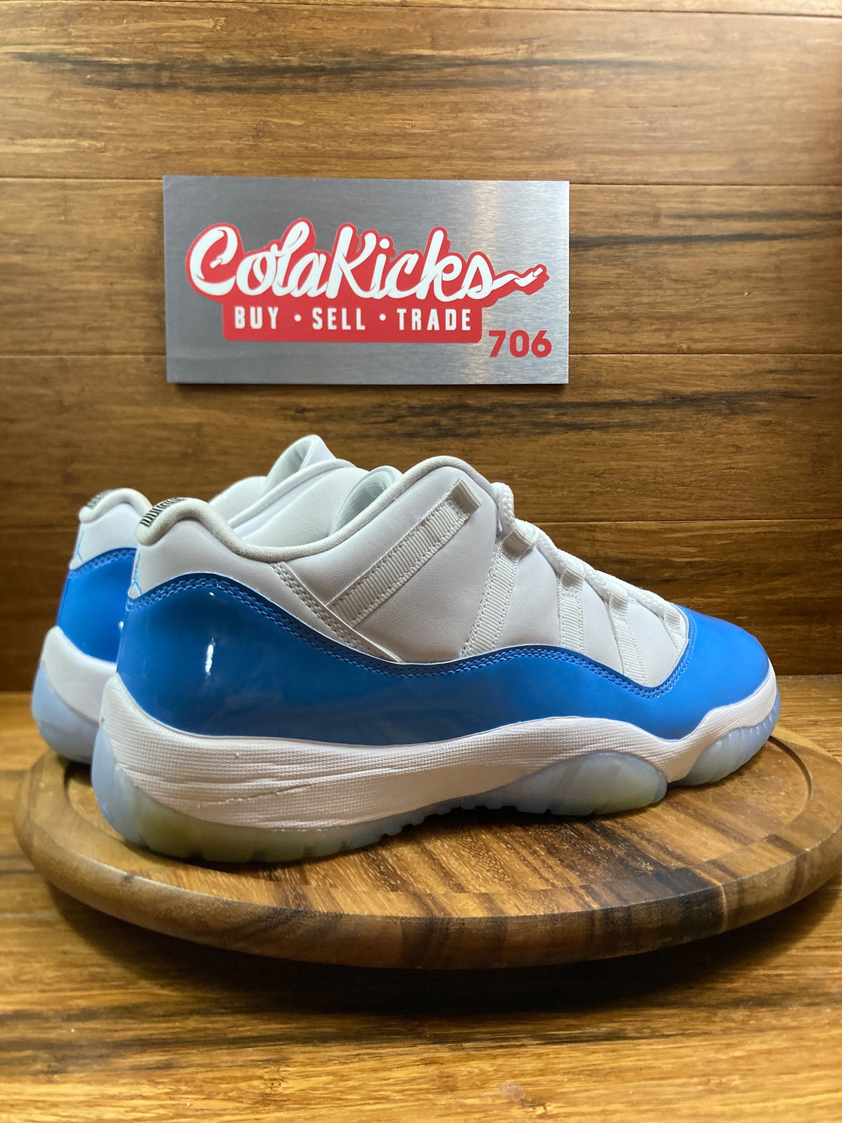 Jordan 11 Retro Low University Blue (2026)