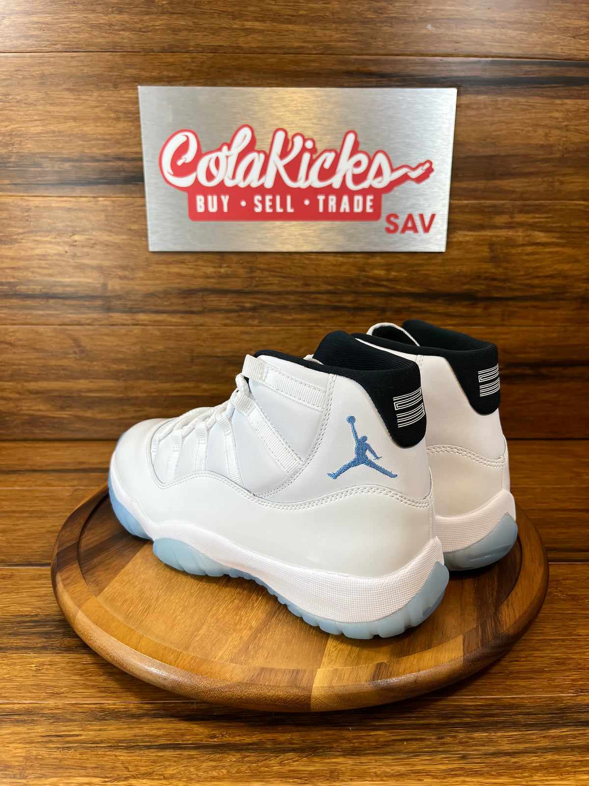 Jordan 11 Retro Legend Blue (2024)