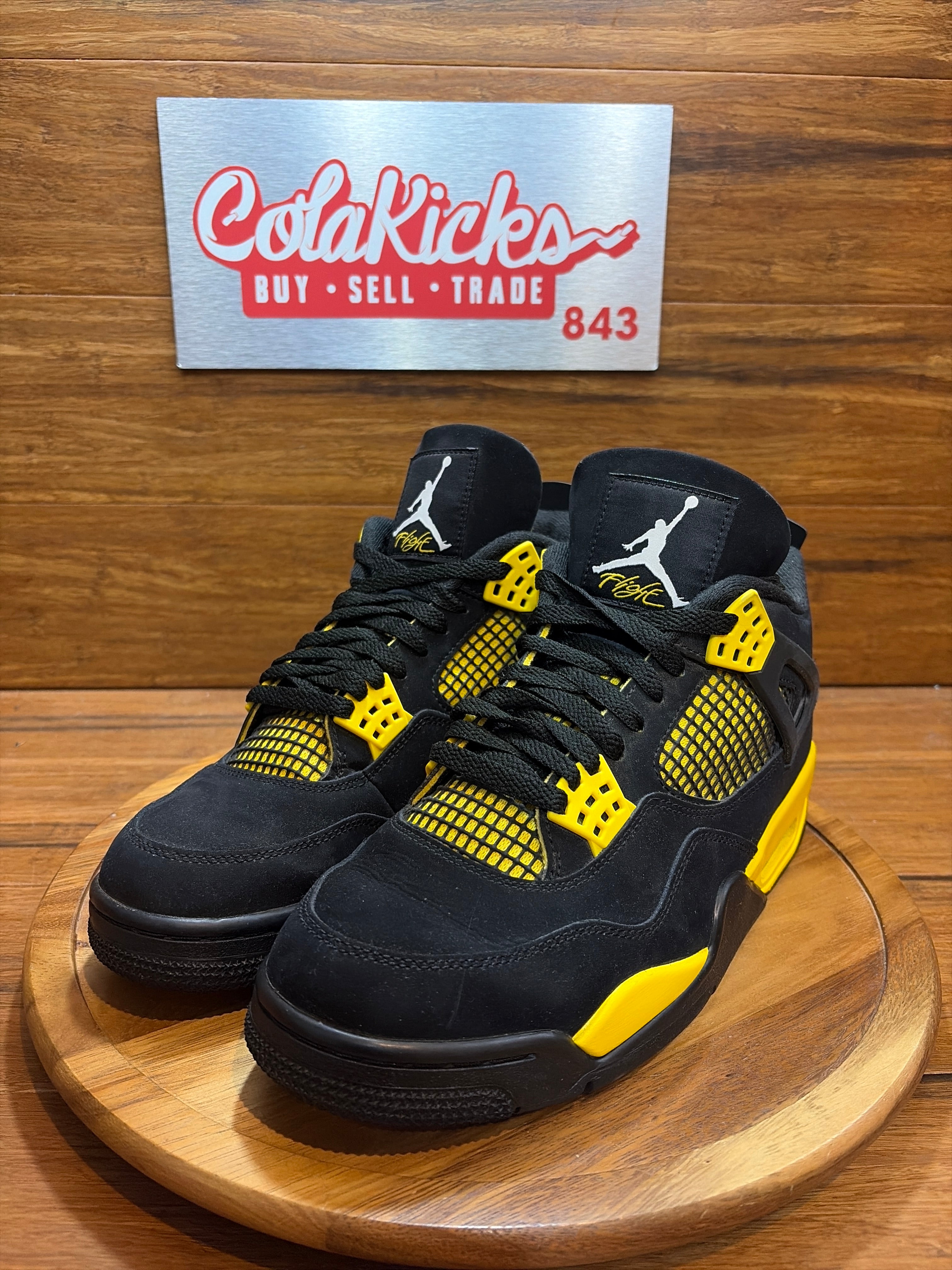 Jordan 4 Retro Thunder (2023)
