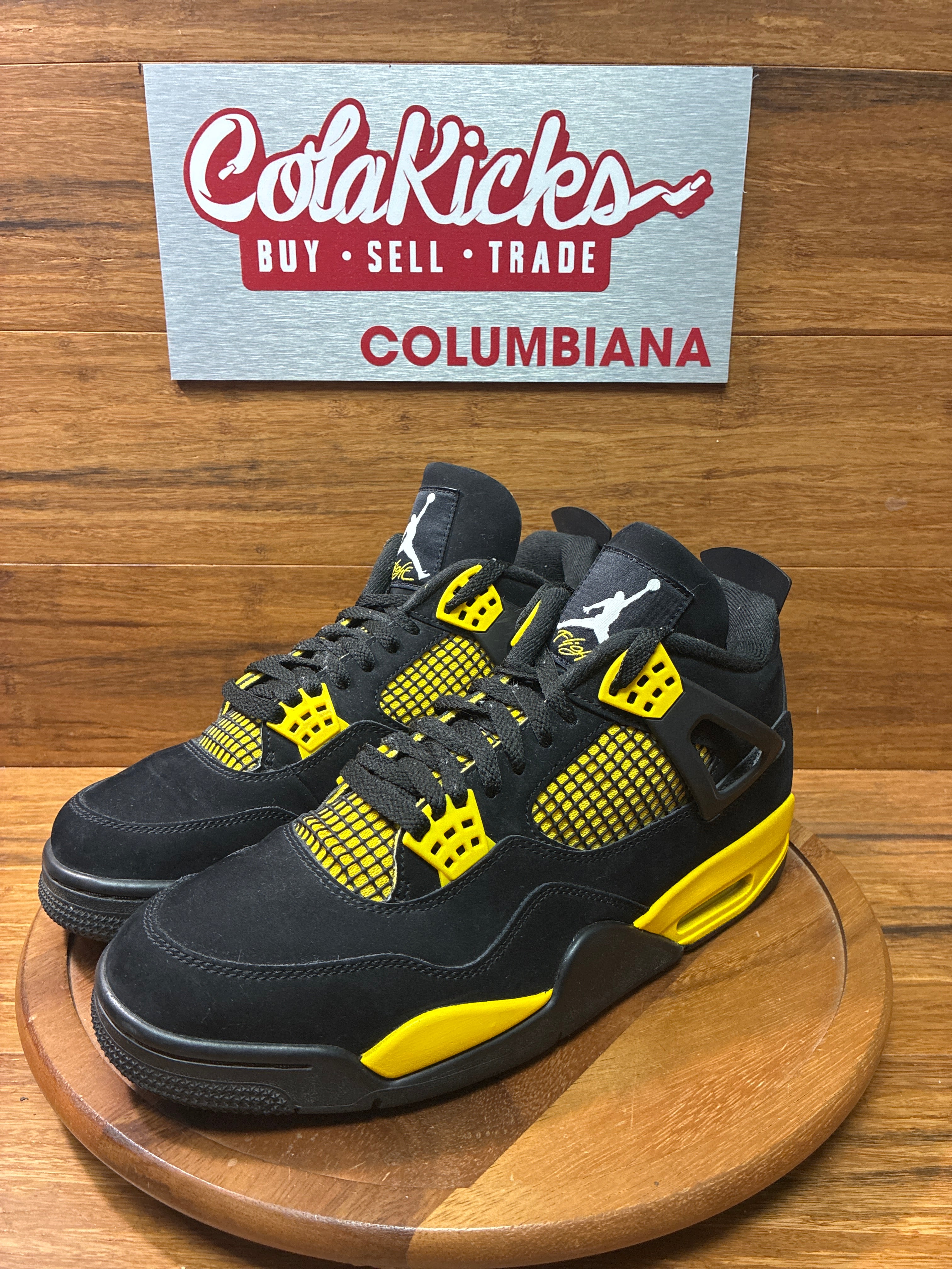 Jordan 4 Retro Thunder (2023)
