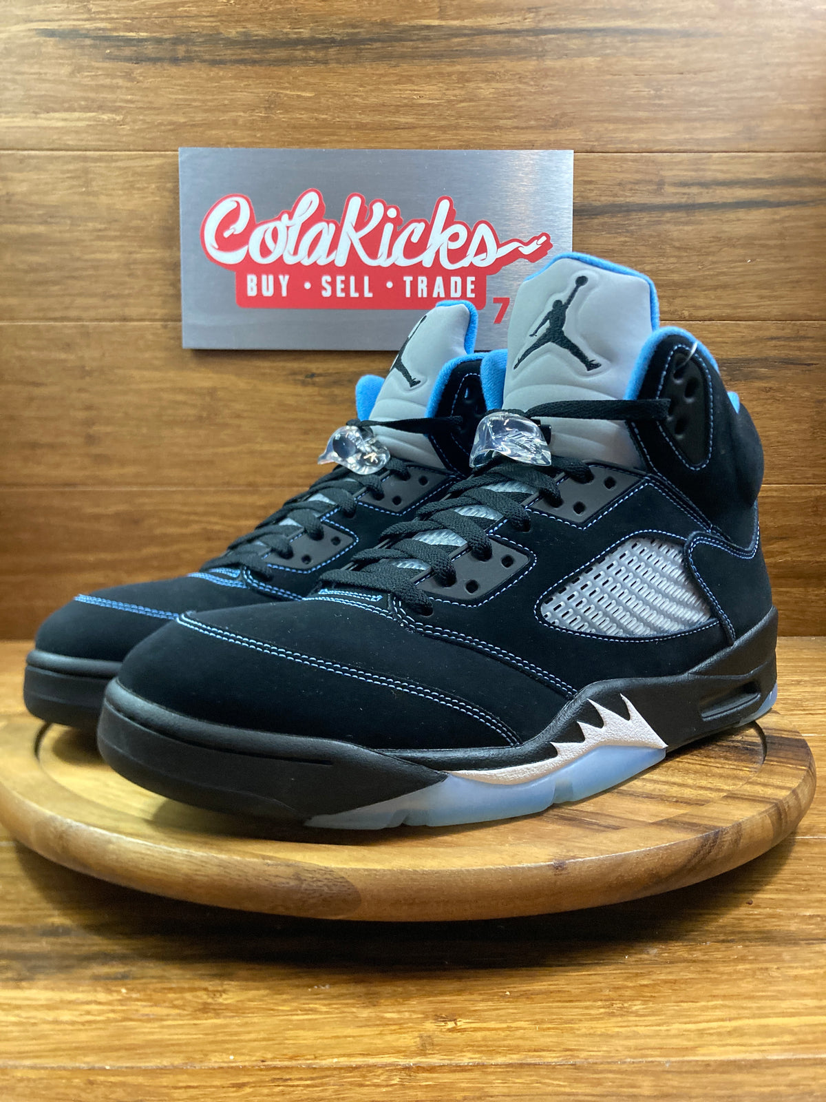 Jordan 5 Retro Black University Blue (2026)