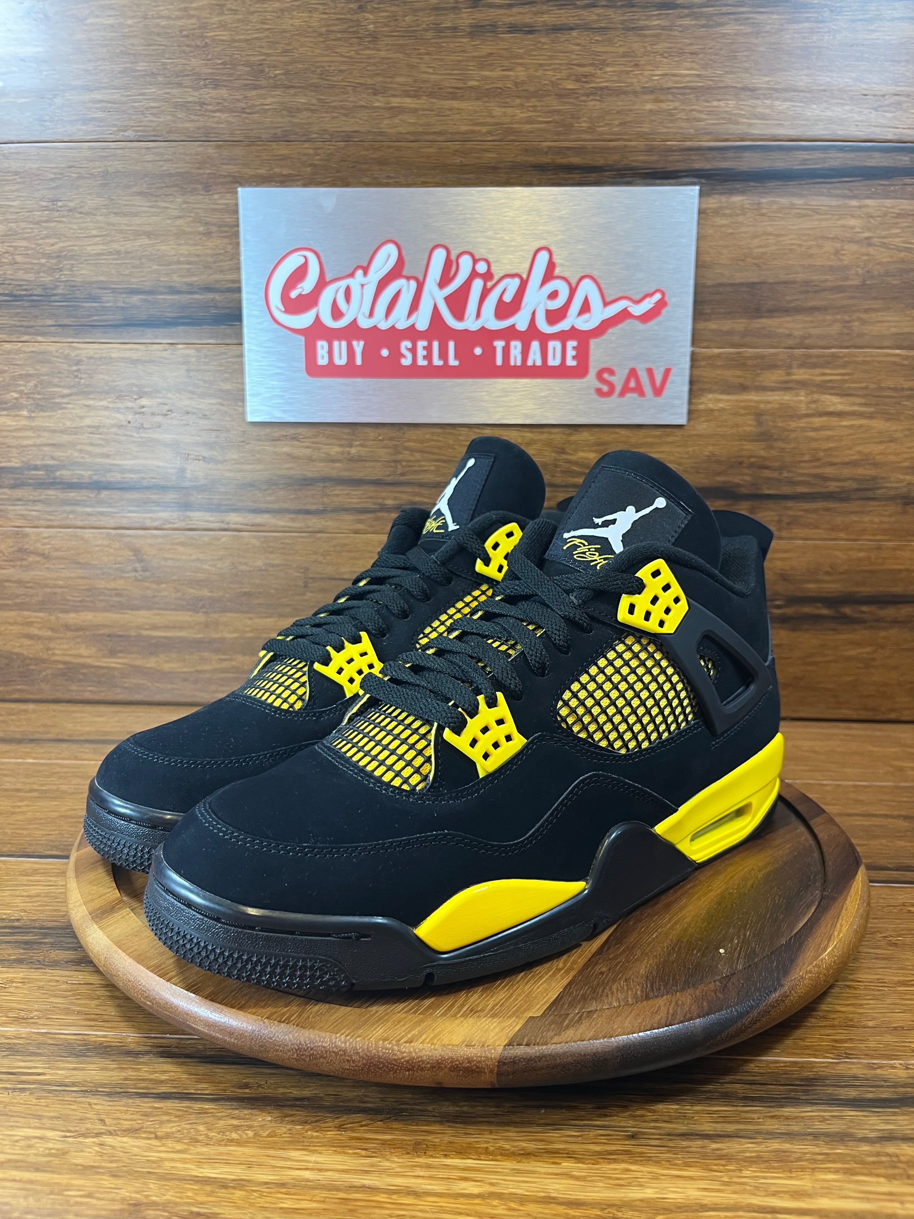 Jordan 4 Retro Thunder (2023)