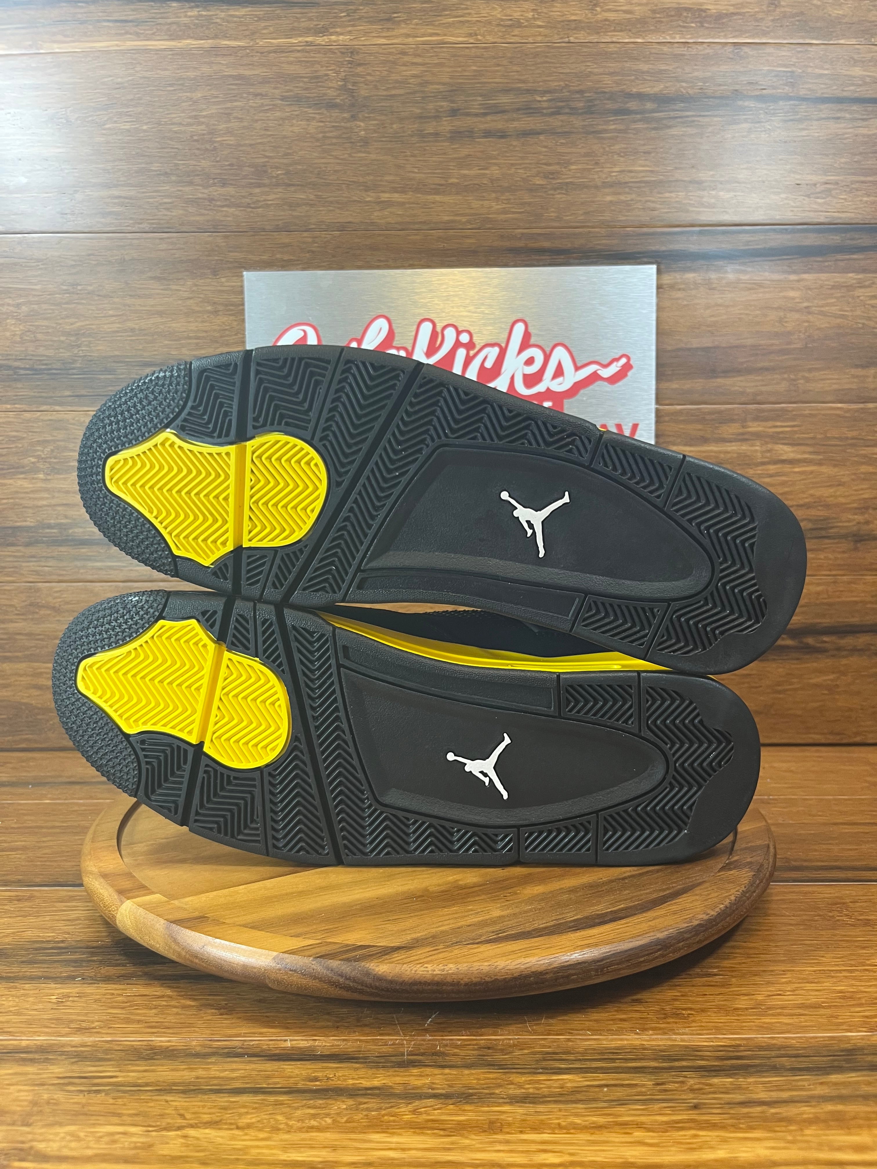 Jordan 4 Retro Thunder (2023)