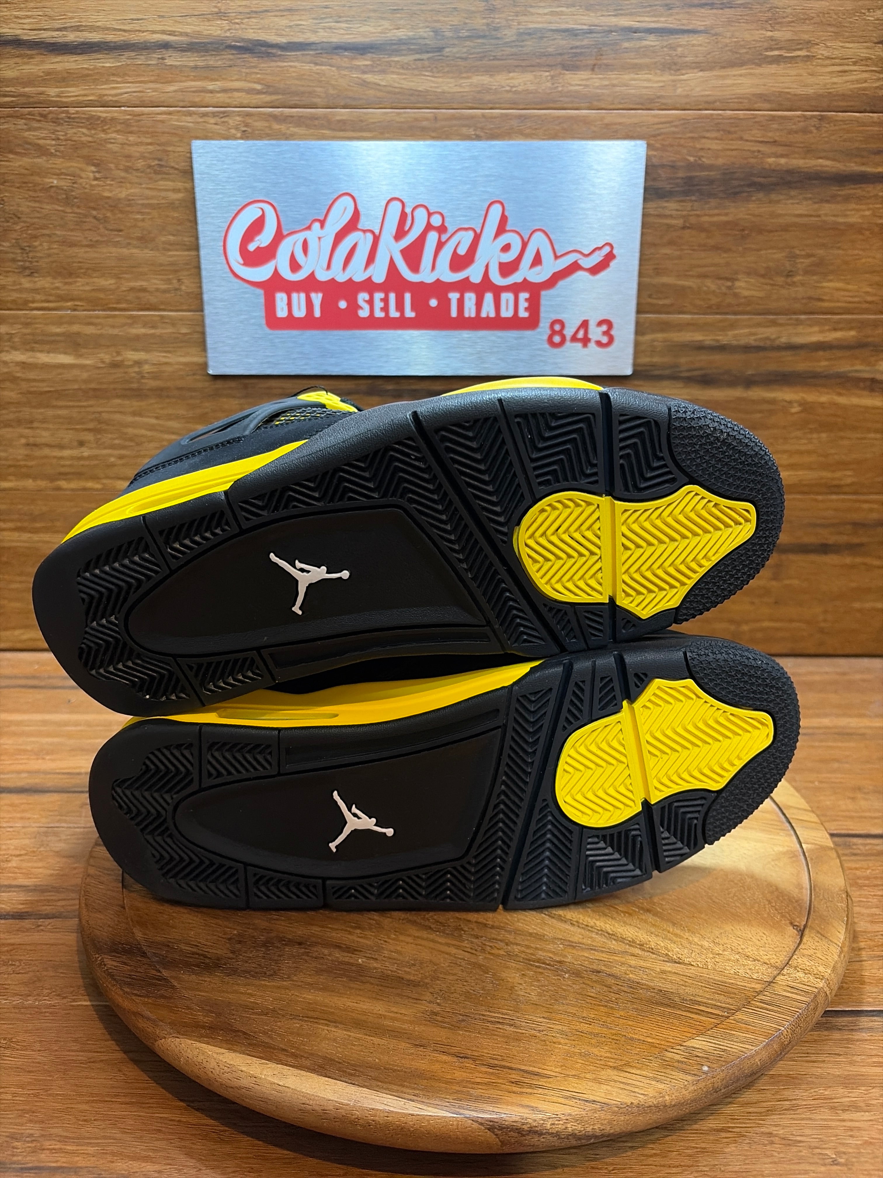Jordan 4 Retro Thunder (2023)