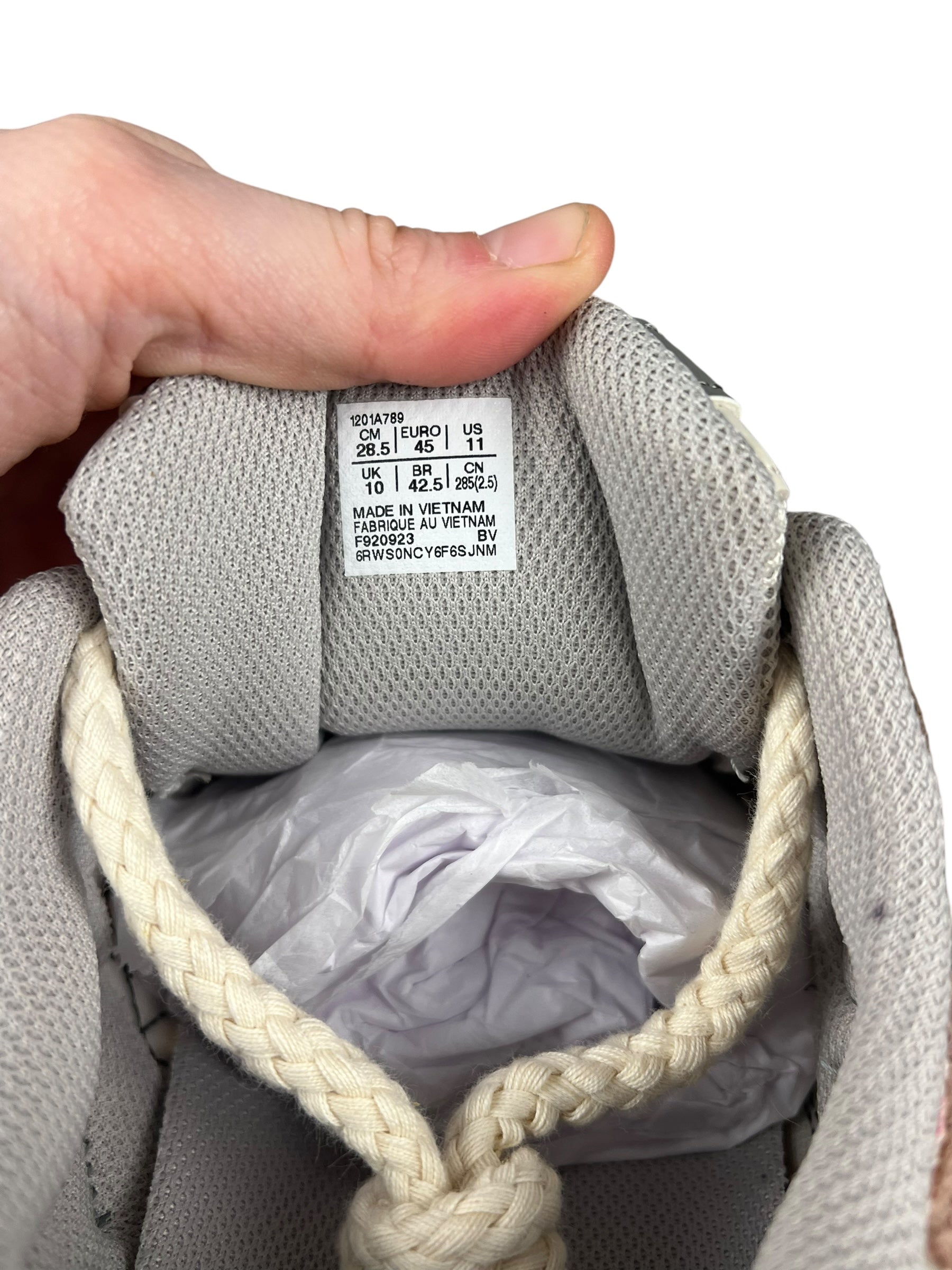 Sneakmart x JW Customs x ASICS Gel NYC "KB to NY" 12/20